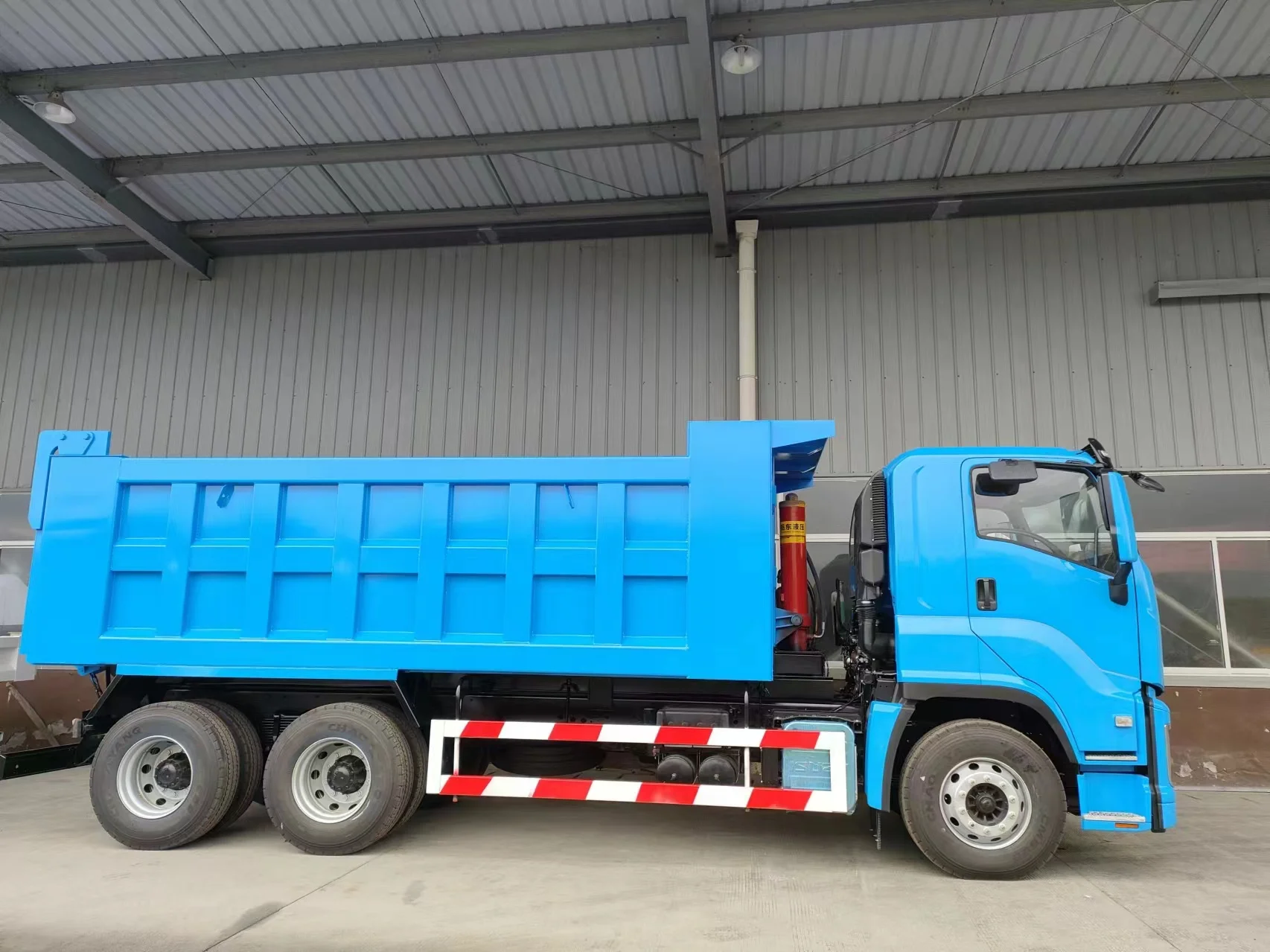 Isuzu 2024 new left hand drive 350hp 420hp 460hp 520hp giga dump truck