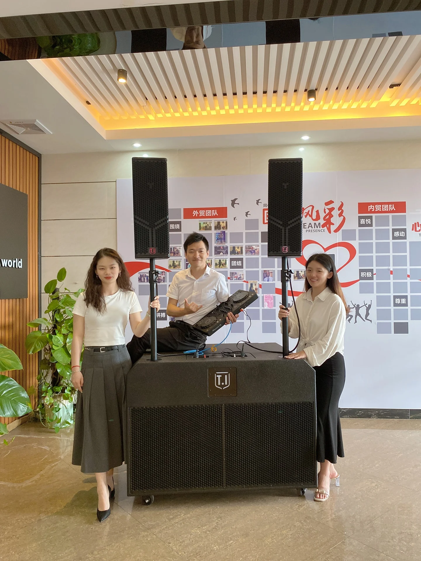 Mobile DJ Sound Set System professional dual 8 inch tops with 18' sub-bass audio speakers for show