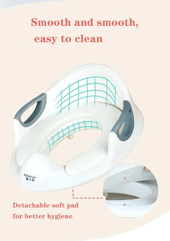 The colorful toilet seat your baby likes helps your baby get used to it