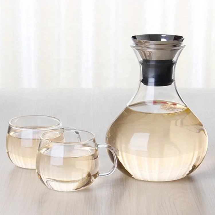 Borosilicate Water Glass Carafe Glass Pitcher with Stainless Steel Flow Lid