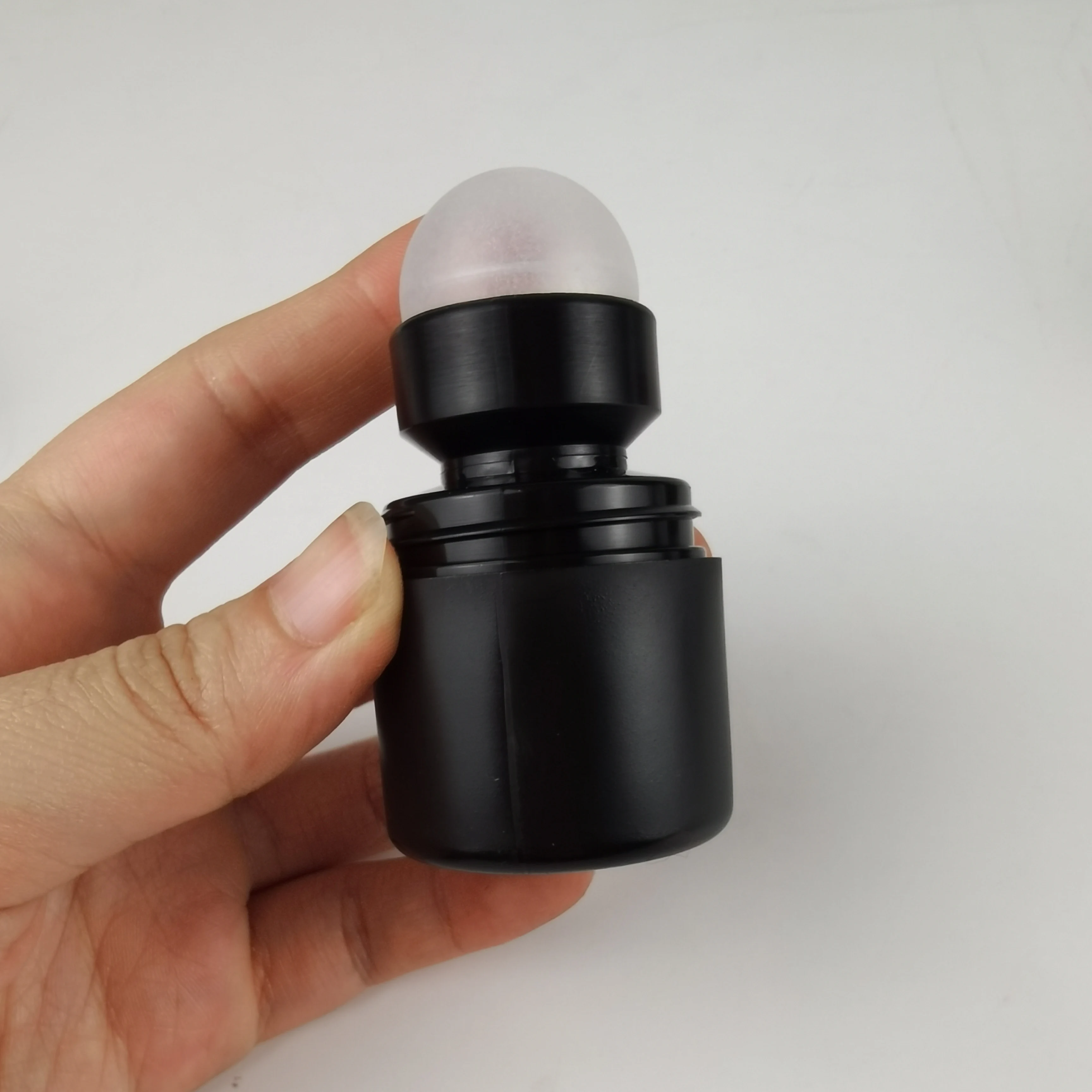 30ml 30g PP Empty White Black Mini Plastic Roll On Deodorant Bottle with PP Roller Ball