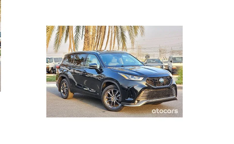 В хорошем состоянии TOYOTA LANDCRUISER G X.R 4 0 л бензин 4WD 2024 модельного года в готов к работе