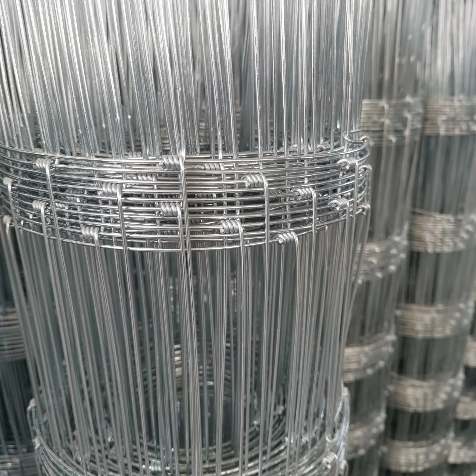 Lock Mesh Deer Fence Factory  garden home customizes portable electric fence wire for farm horse fence