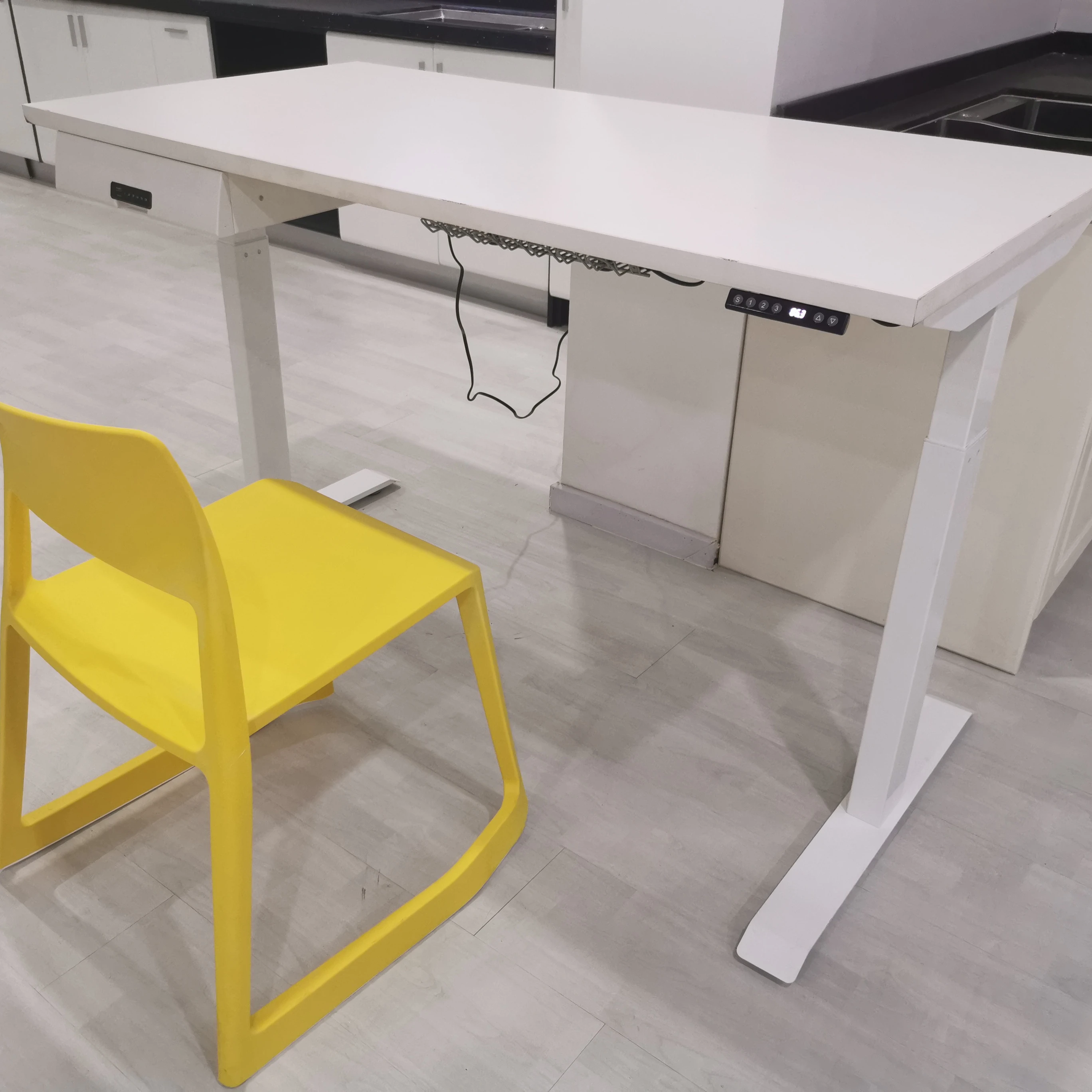 Strong Metal Legs High Adjustable Electric Lift Table Office and Home Working Desk