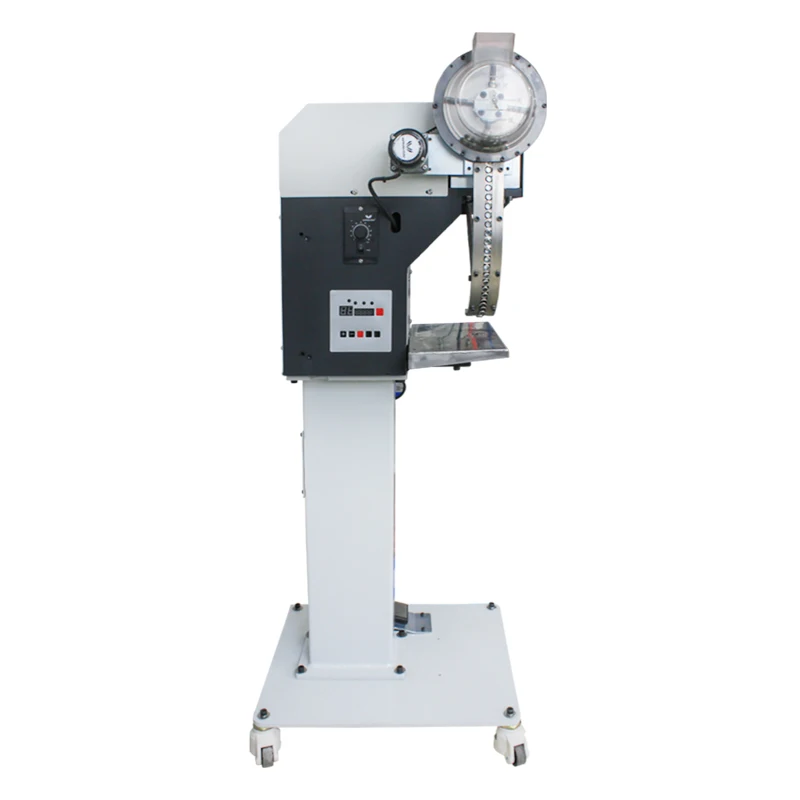 Semi-automatic eyelet machine for tarpaulin