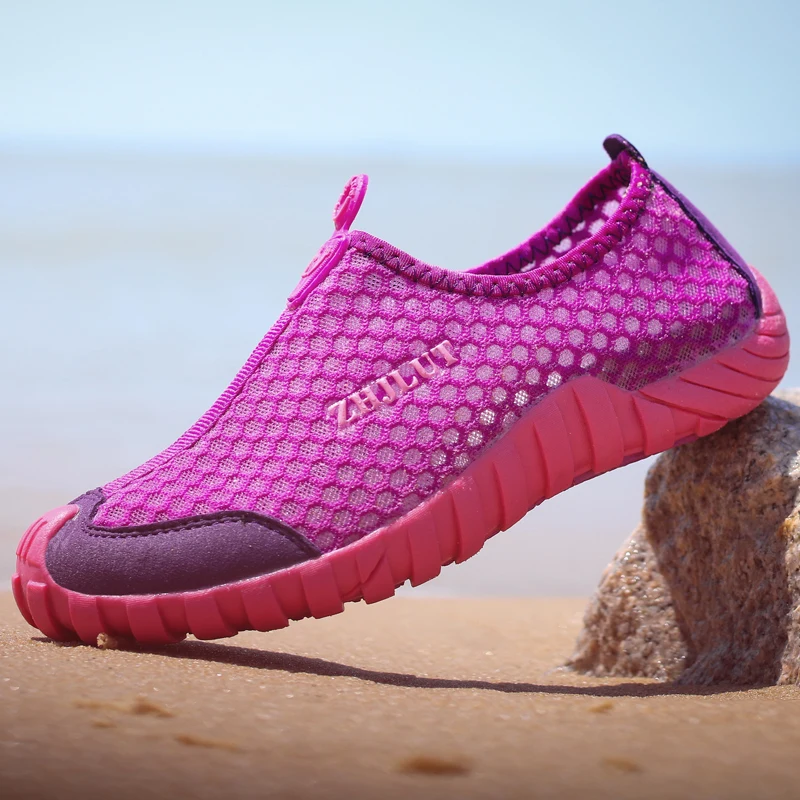 Fashion couples hollow mesh breathable outdoor aqua beach shoes for men and women