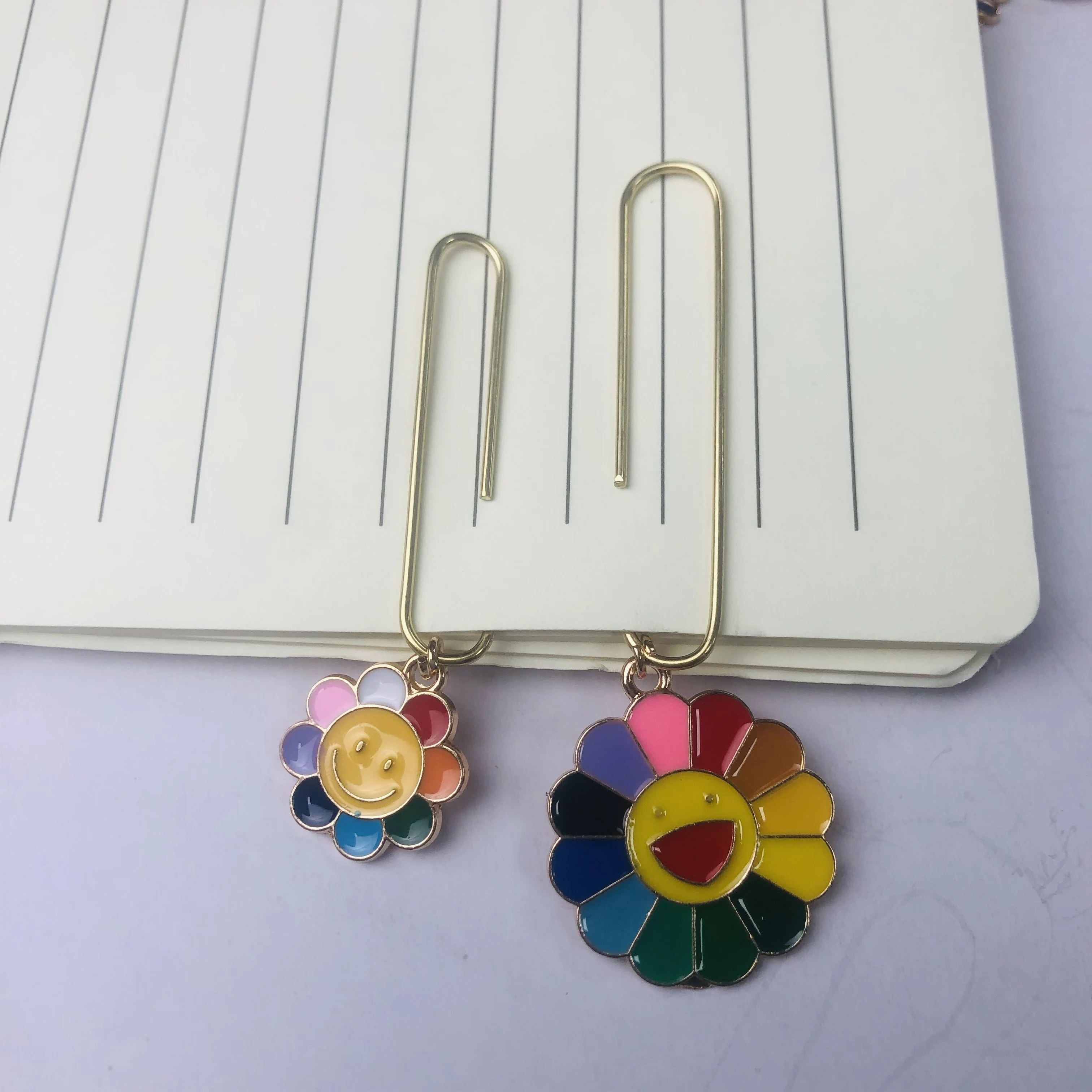 16pcs Cute Paper Clips Metal Paperclip Funny Colorful Large Size Sunflower Daisy Paperclip for Teacher  Students Bookmark Clamp
