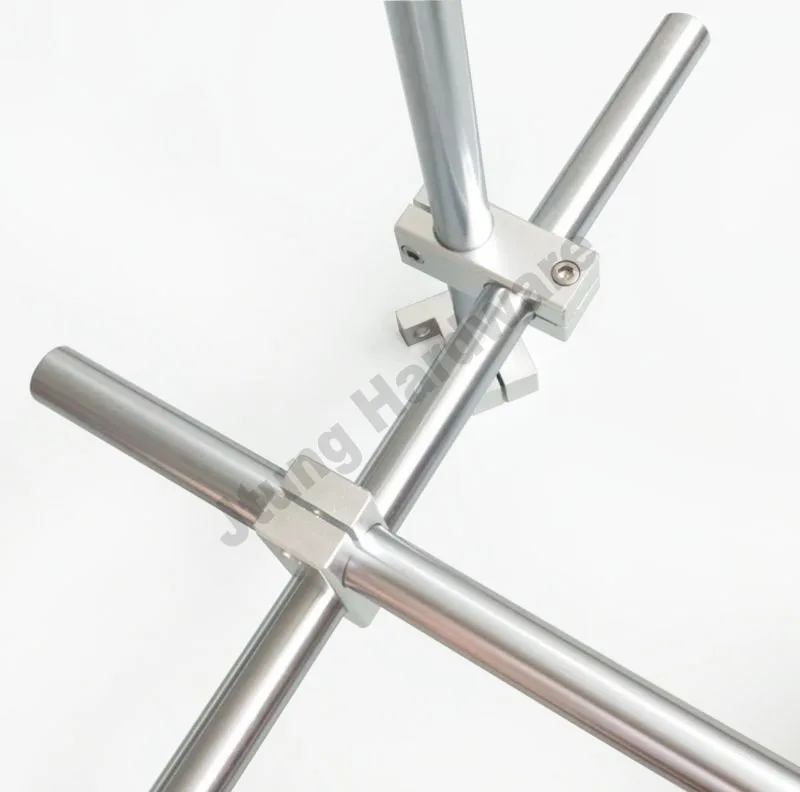 Cross optical shaft fixing clip and cross bracket connecting block