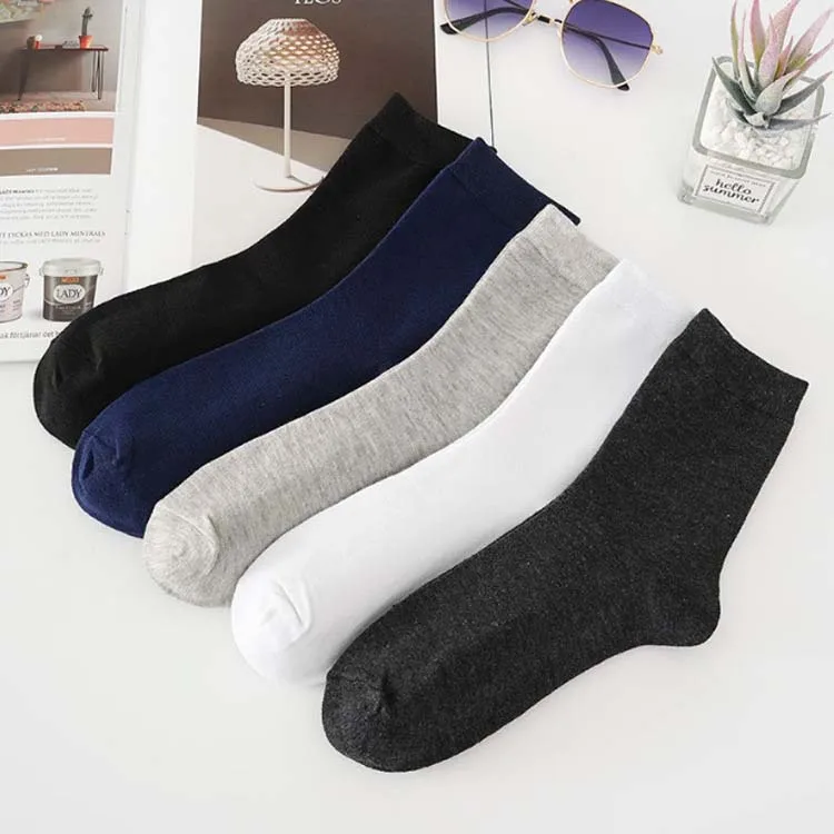 Low MOQ Bulk Wholesale Black White Solid Color Sock Cotton Gift Box Short Set Custom Socks for Men