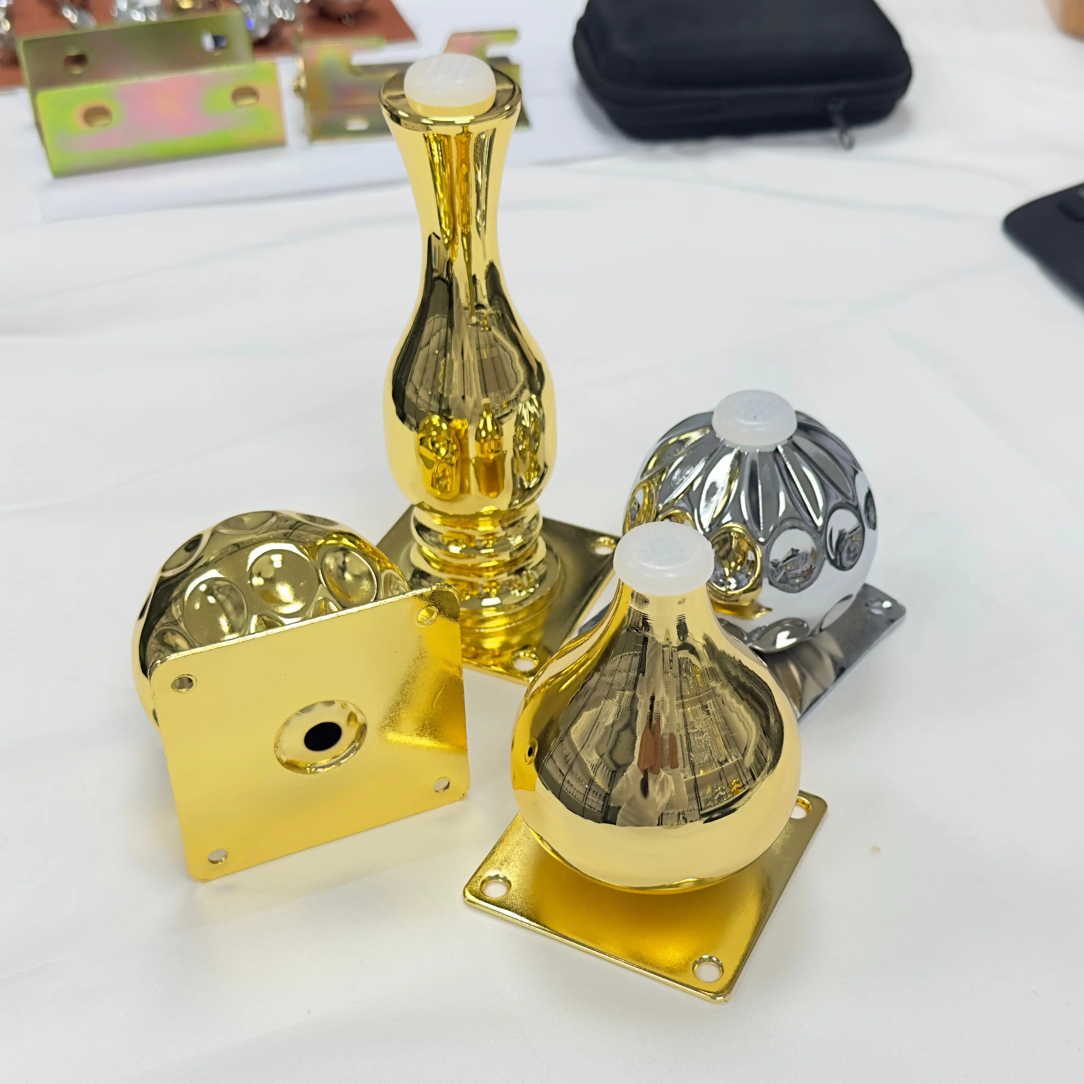 Real Shot of Furniture Gourd-Shaped Iron Legs for Sofa Beds Contemporary Furniture Legs for Dining Table Cabinets Couch Legs