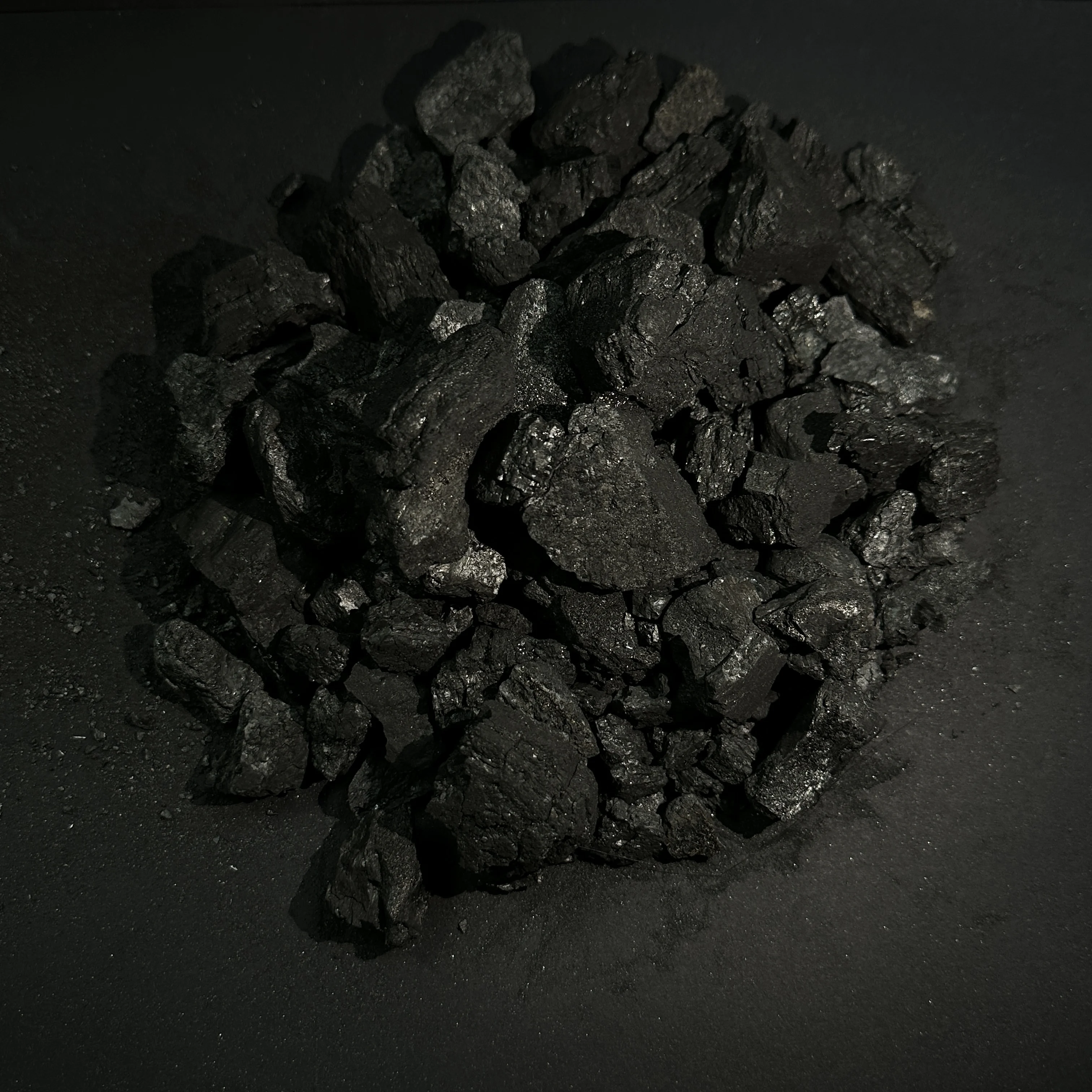 Wholesale China Low Phosphorus 10-30mm Semi Coke Met Coke for Casting Application in Ferro Alloy Plant Block and Lump Patterns