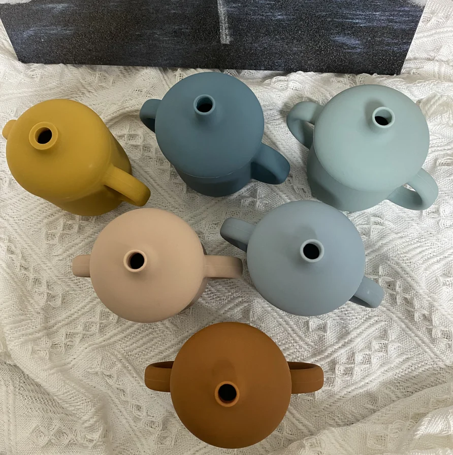 Оптовая продажа новая силиконовая чашка sippy многоразовая детская из органического силикона без