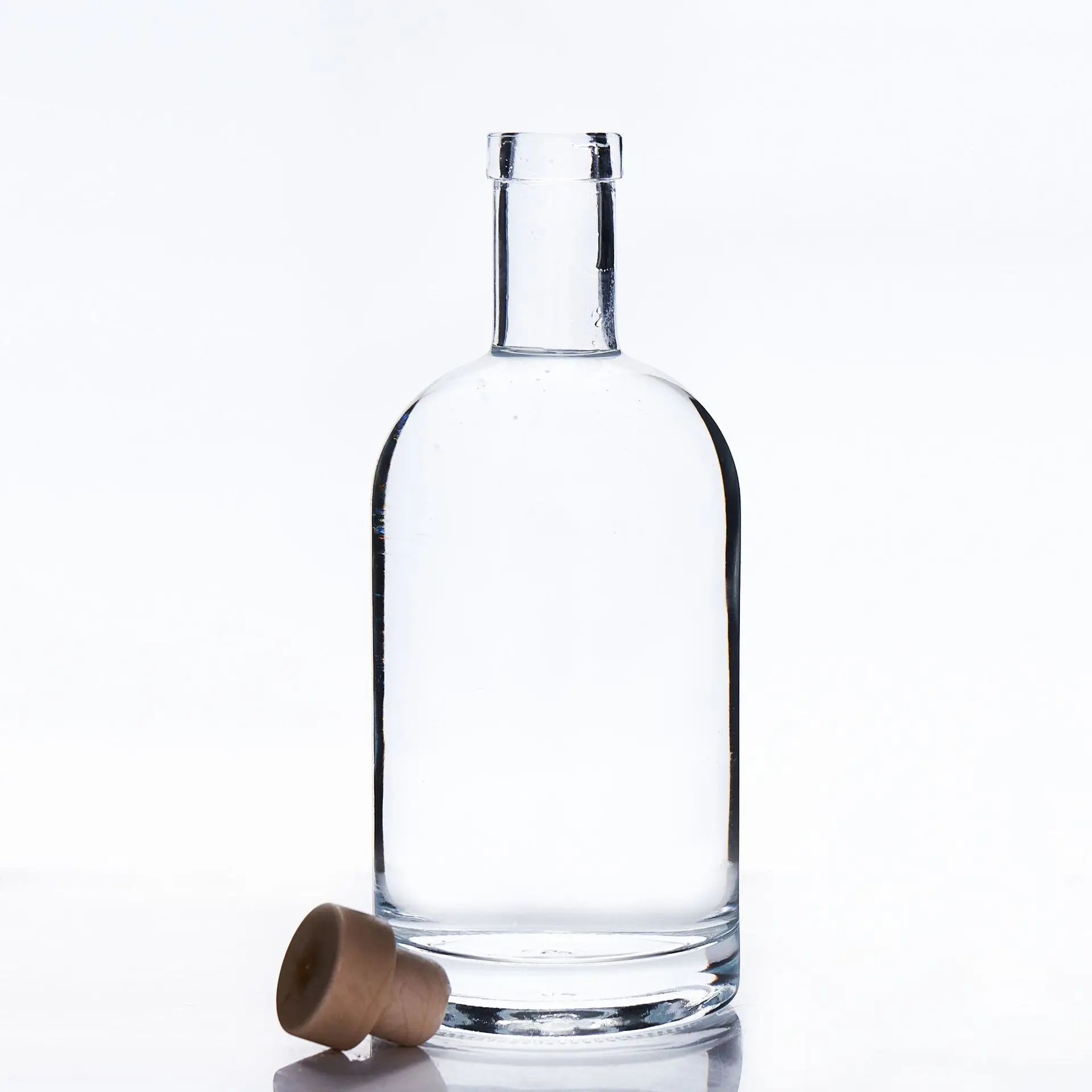 Customization vodka whiskey gine glass bottles for alcoholic beverages with lid
