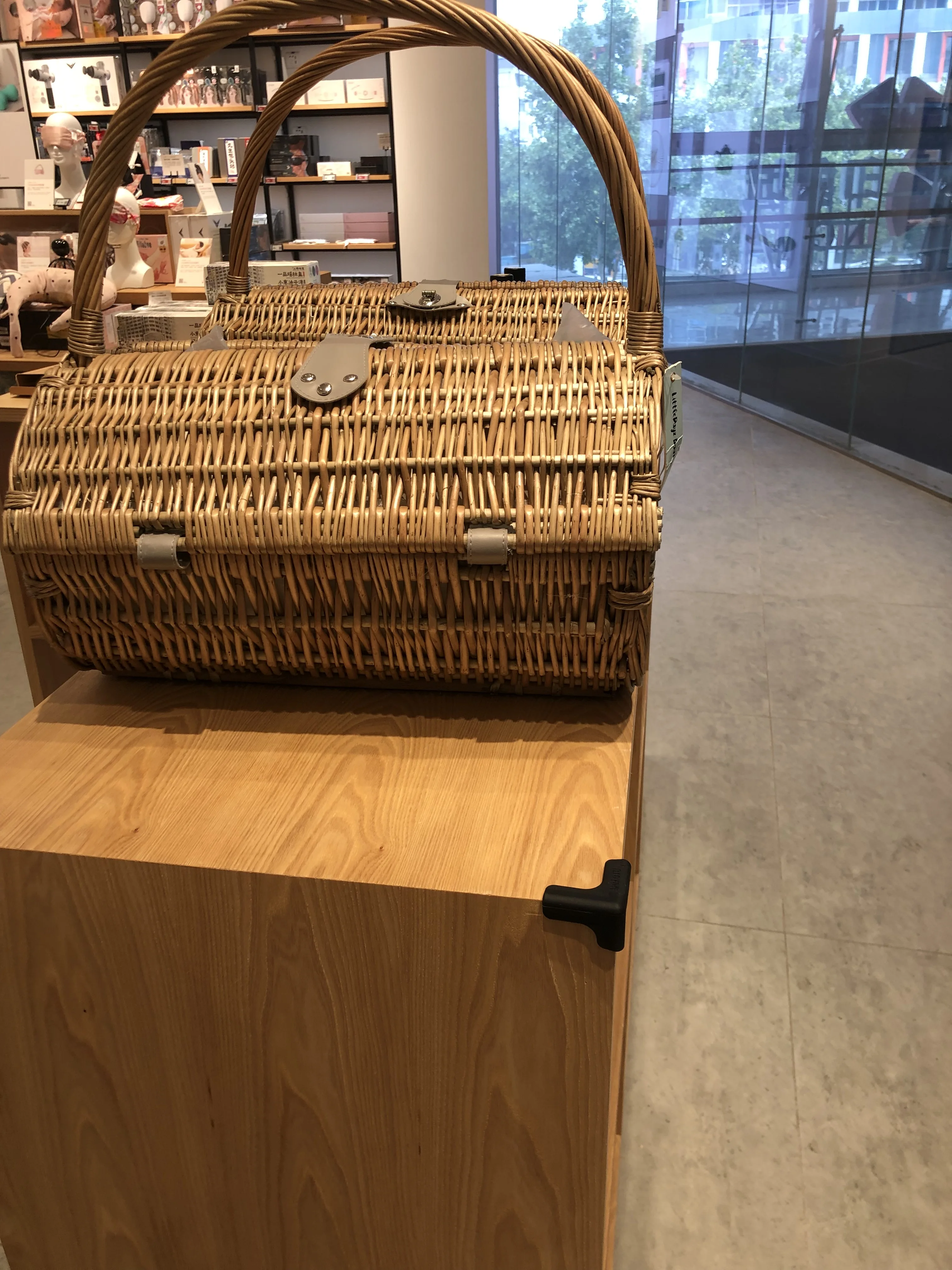 3-Tier 3 Round Willow Basket Display with Sign Frame and Sign Clips shopping mall display basket