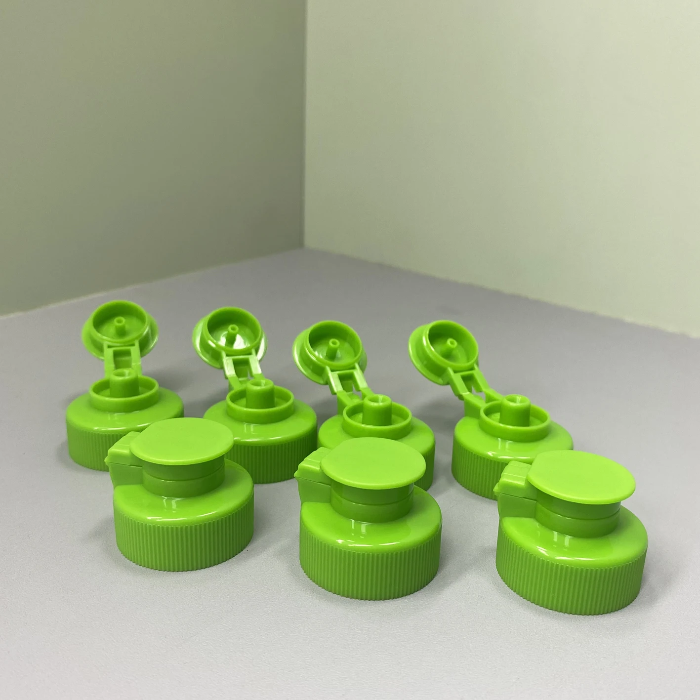 Good Sealing 28mm Plastic Shower Gel Bottle Flip Top Screw Cap 28/400 ribbed side special shape flip cap For Tomato Sauce Bottle