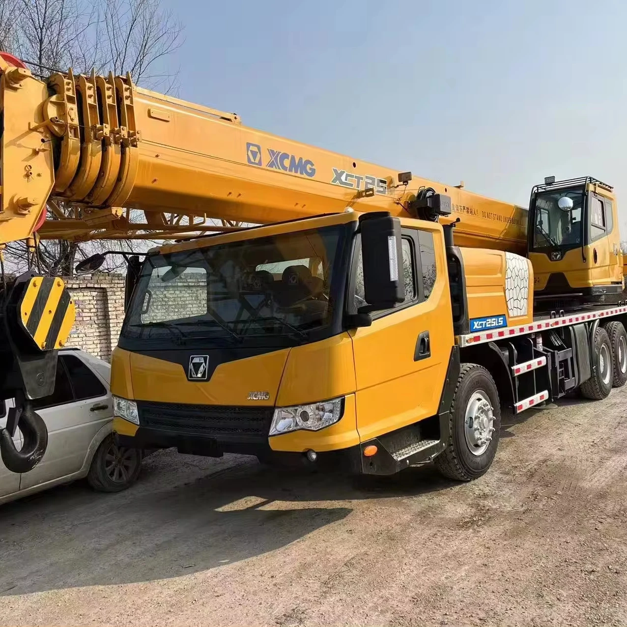 Good quality and direct cheap price of the mini  50ton  hydraulic crawler  truck crane QY50