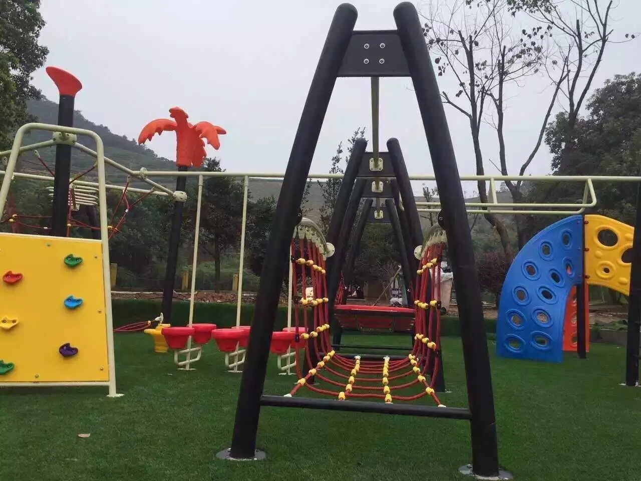 Hot Sale Garden Swing Play Set Kids Outdoor Playground Equipment Metal Frame Swings