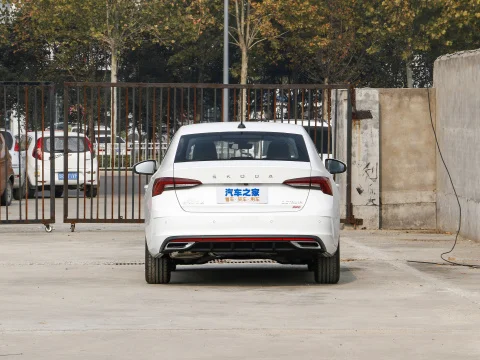2023 в наличии оптовая продажа хорошие продажи автомобилей skoda Китае бензиновые автомобили Skoda KAROQ OCTAVIA для