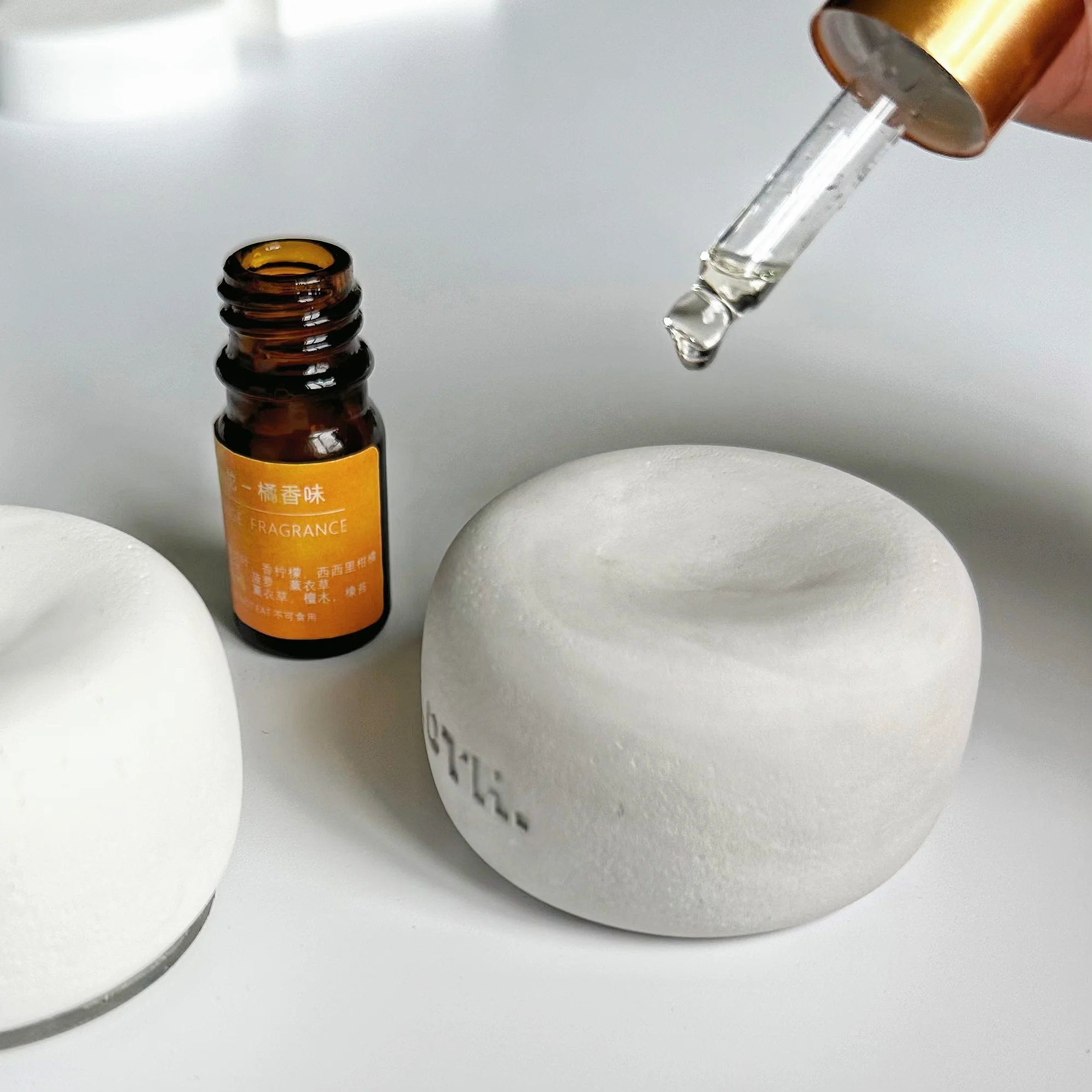 Aroma Essential Oil Diffuser Pendant Decoration Ceramic Scented Stone Hanging Car Wardrobe Air Freshener