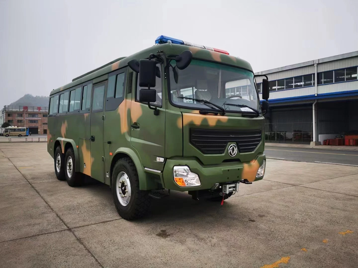 Китайский автобус Dongfeng 6x6 для пересеченной местности продажи в пуанте-Нуар