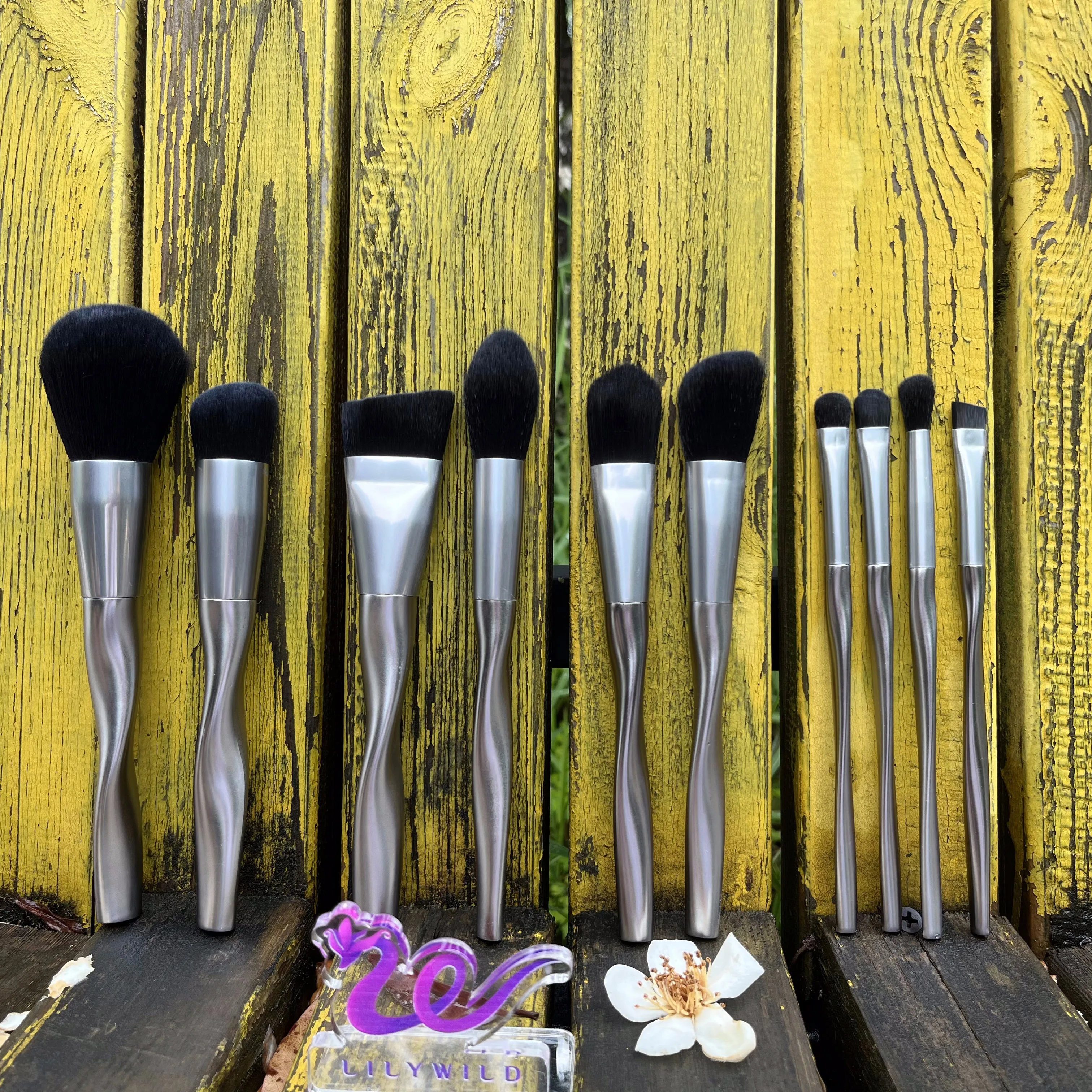 LILYWILD Make Up Brushes 10pcs Synthetic Vegan Plastic Luxury Custom Professional Makeup Brushes Set