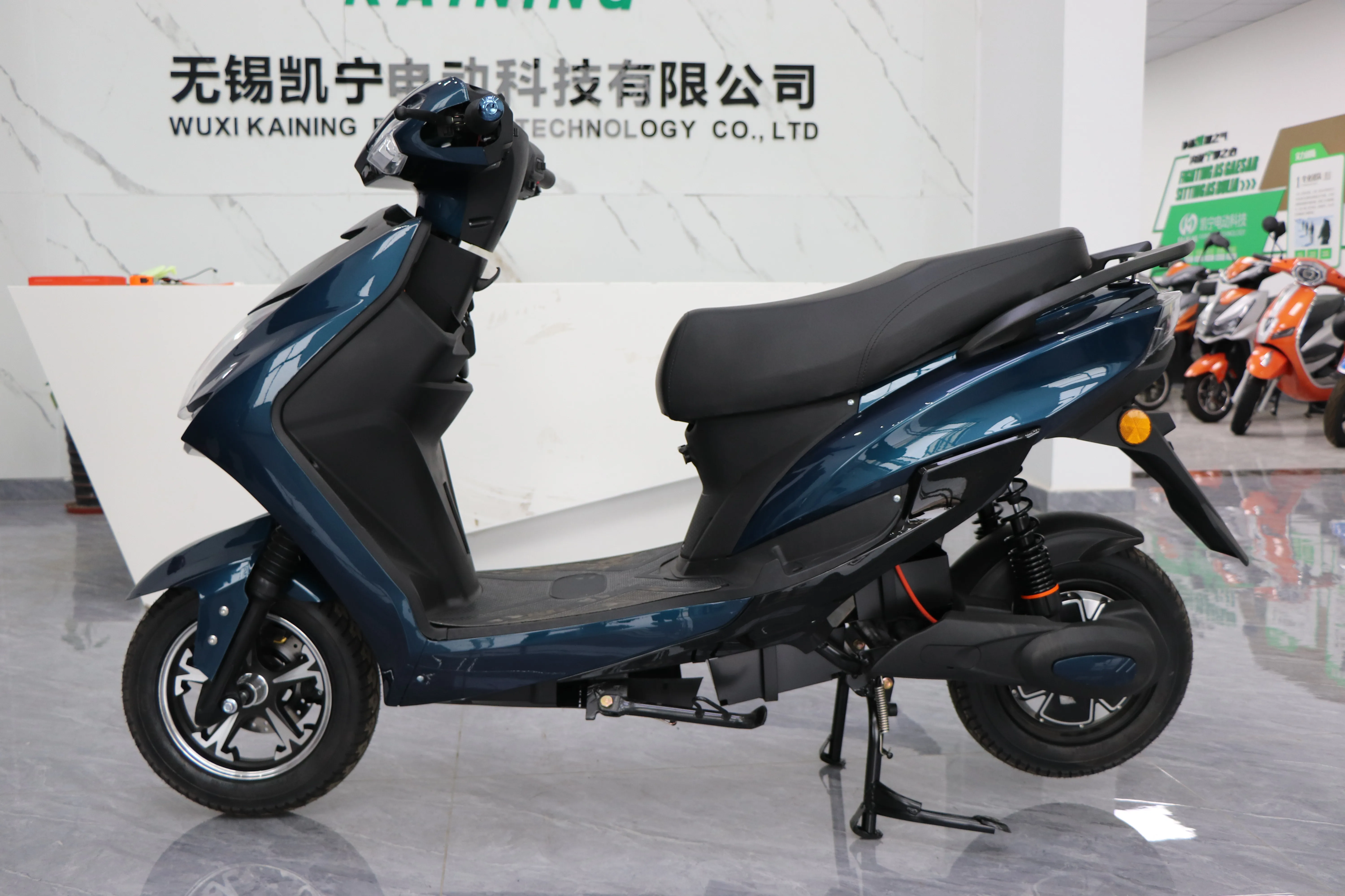 Wholesale High Quality 2000w Cheap  high speed long range electric scooter 72v
