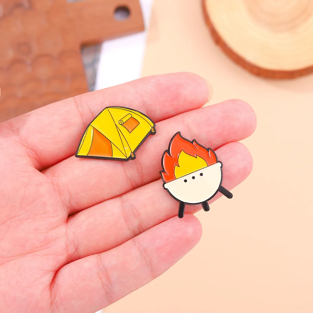 SC New Arrival Creative Travel Flashlight Fire Mental Brooches Cute Safety Pin Brooch Funny Camping Tools Brooches for Boys