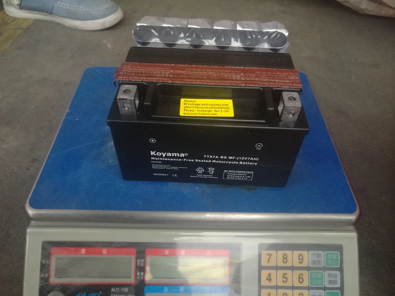  АКБ для мотоциклов YTX7A-BS сухое заряжение 12V7Ah с кислота