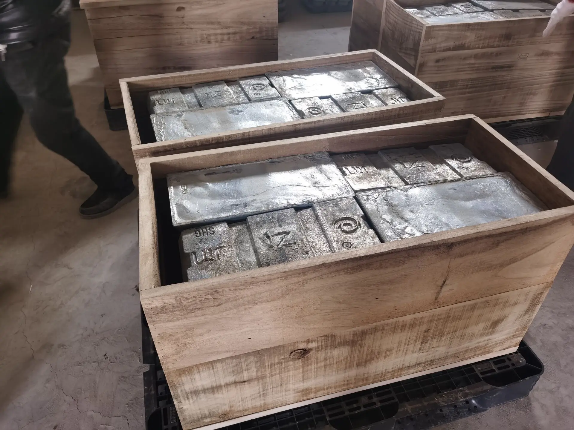 Слиток чистого цинка конкурентоспособная цена высокое качество
