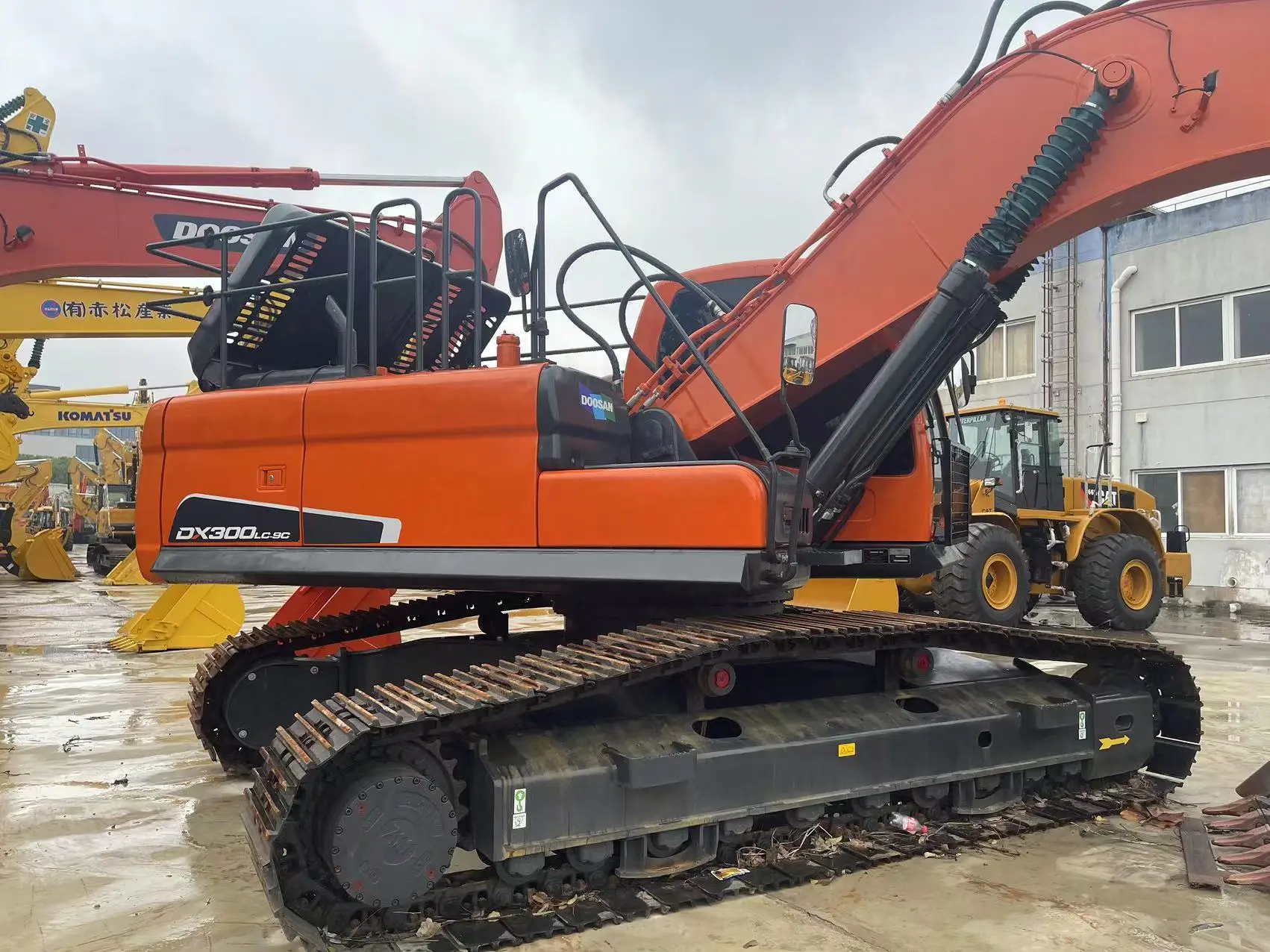 Экскаватор б/у Doosan DX300 экскаватор гусеничный по низкой цене
