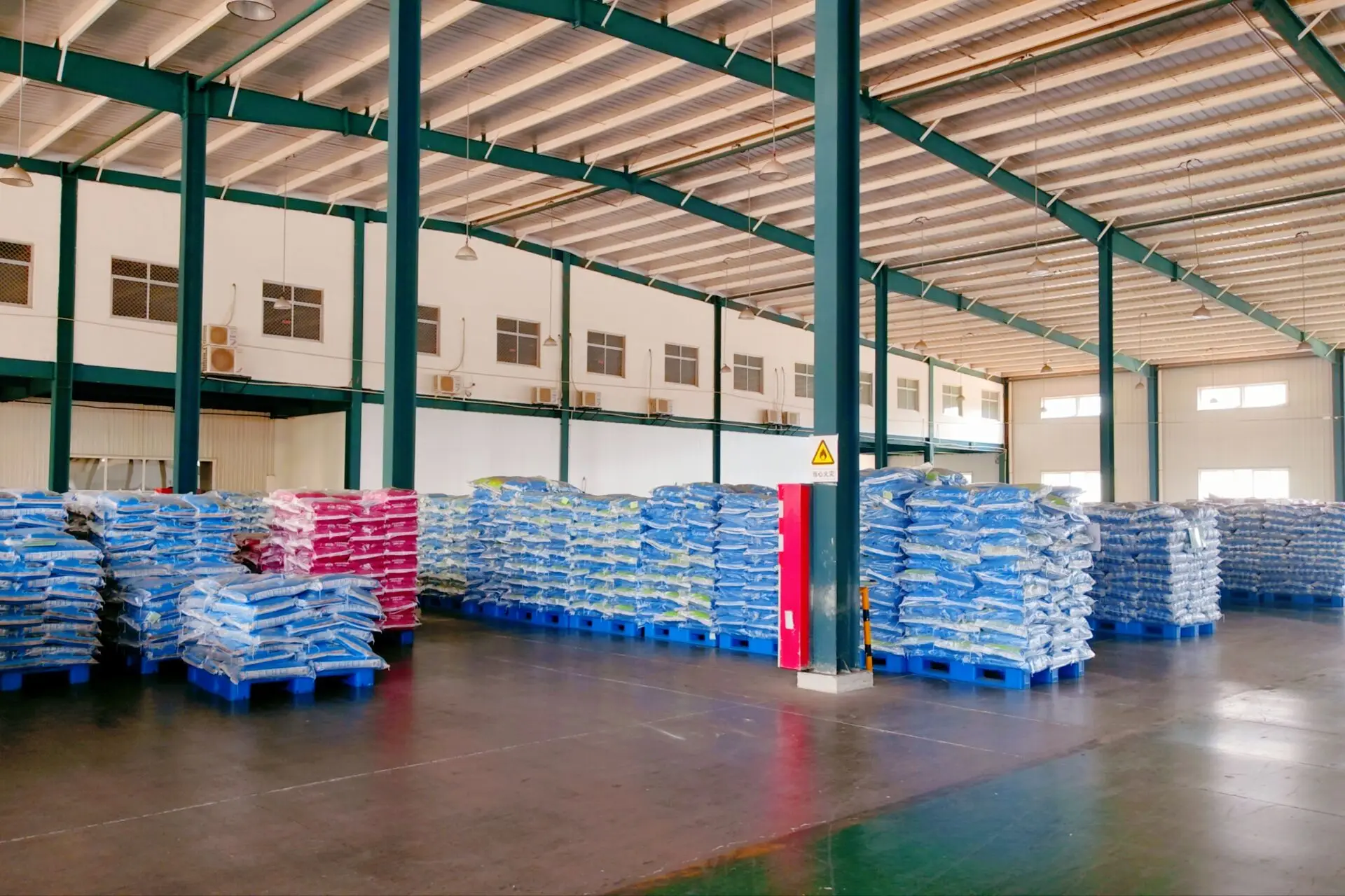 OEM Premium Low Price High Quality China Supplier Irresistible Taste Safety No synthetic preservatives added Pet dog food dry