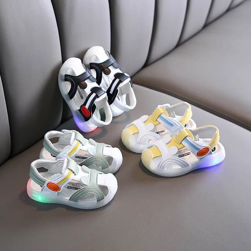 Children LED Luminous Sandals Anti-collision Soft Bottom Beach Glowing Shoes Kids Fashion Lightweight Casual Light Up Sandals