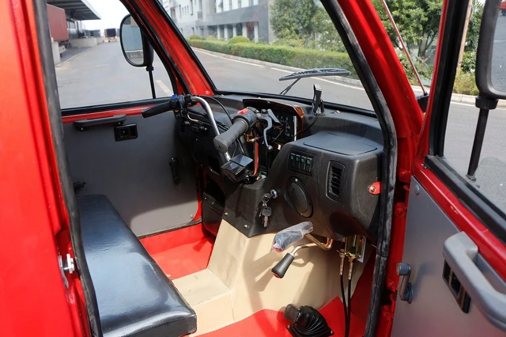 200cc cargo tricycle with cabin driving room three wheel closed motor tricycle