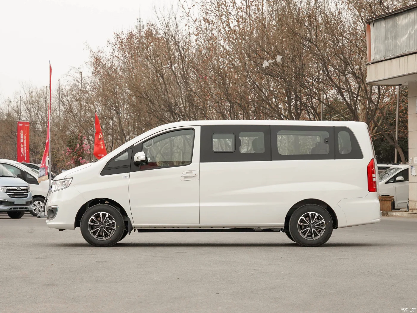 JAC Ruifeng E3 new energy electric vehicle five door seven seat MPV business reception the best choice for family travel