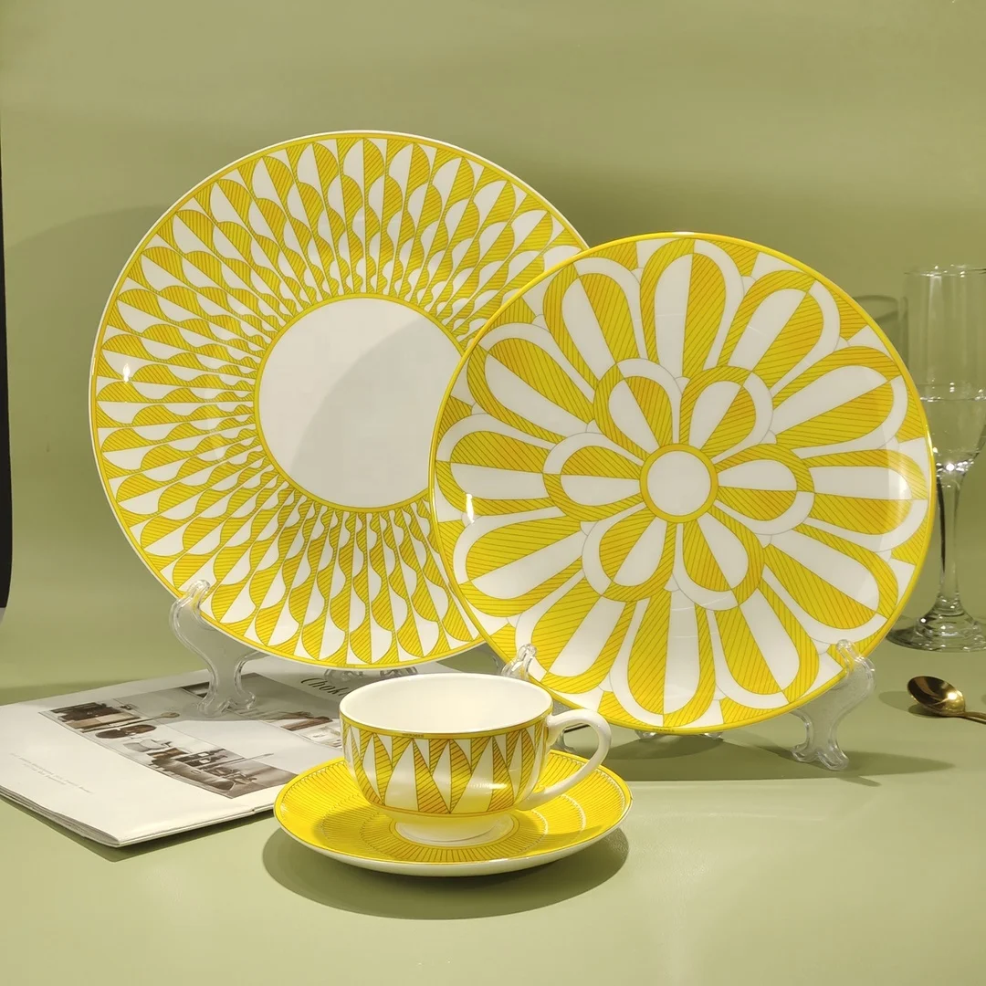 Luxury Ceramic Tableware Cups and Saucer Main Dining Plates Household Bone China 4-piece Dinnerware