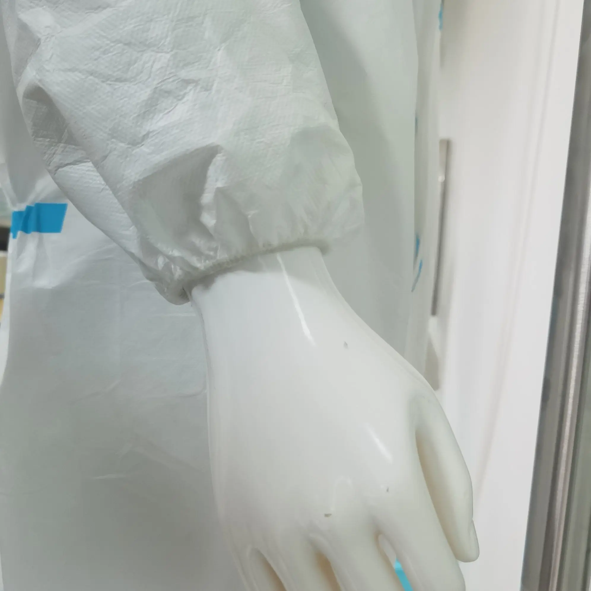 Disposable White Microporous 56GSM Tyvek 500 PPE Suit Safety Coveralls for Chile Market