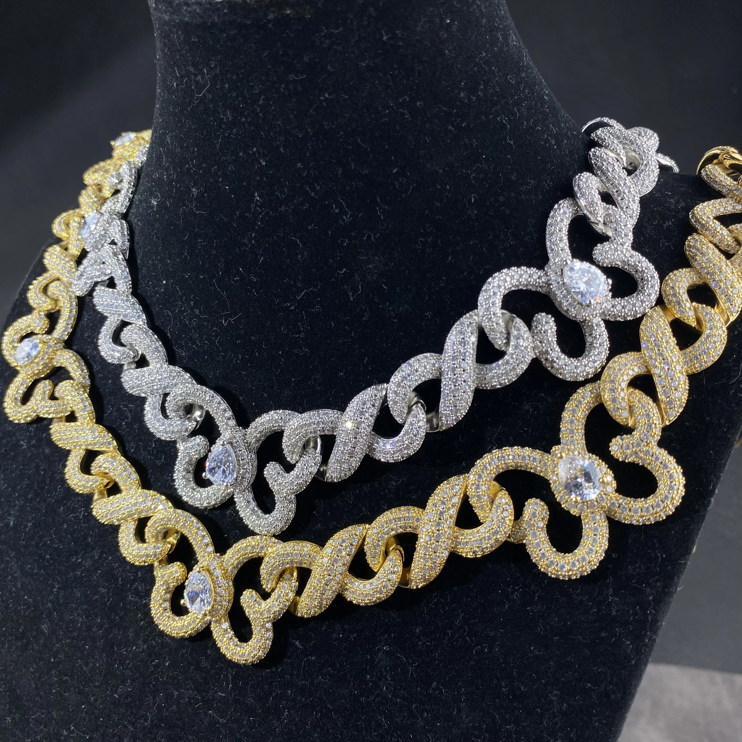 Hot Sales Fashion Hiphop Bling Hollow Iced out Butterfly Infinite Zircon Shiny For Women Hip Hop Jewelry