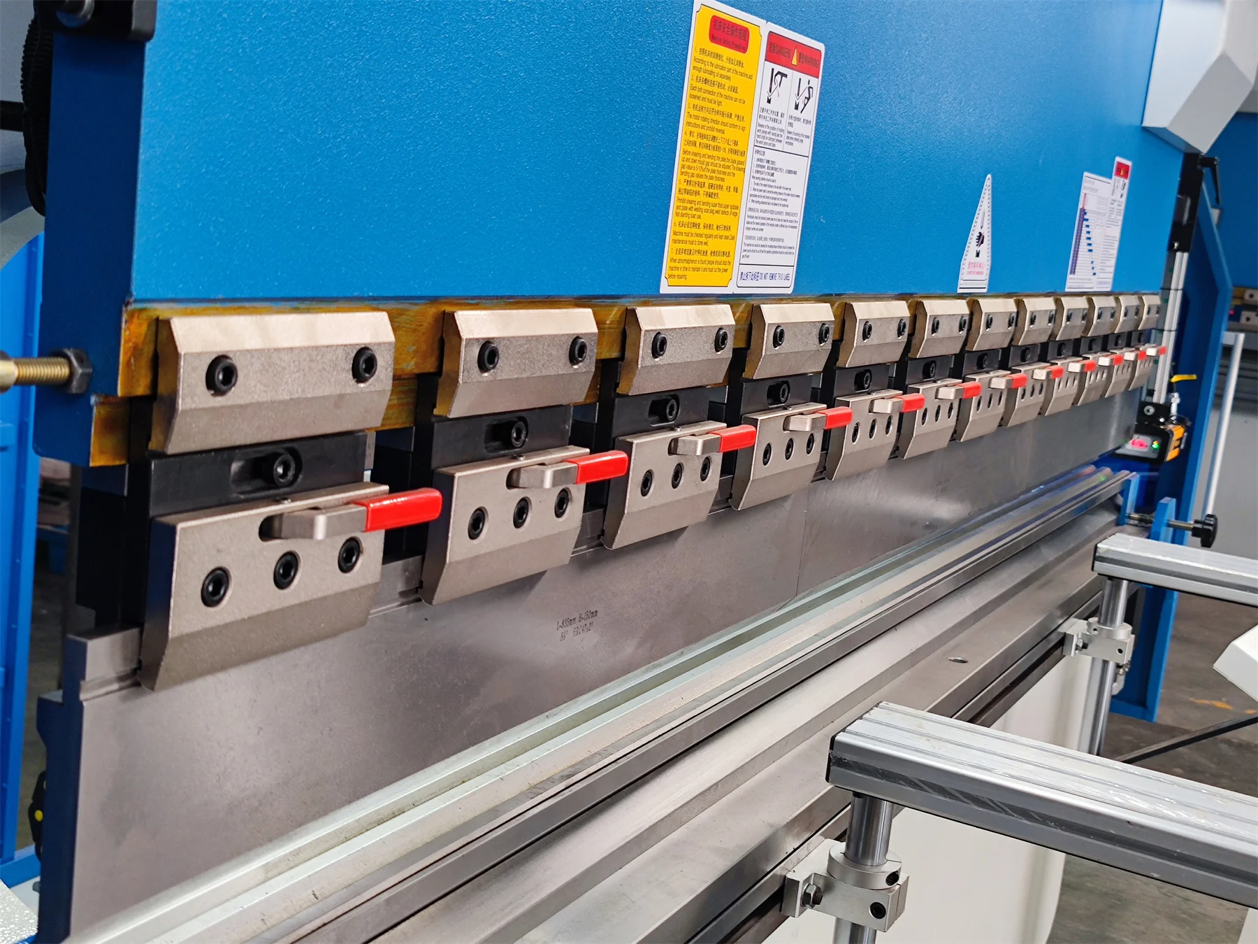 Factory Cheap Price CNC Hydraulic Press Brake Machine with 8+1 Axis   For High Precision Bending Machine