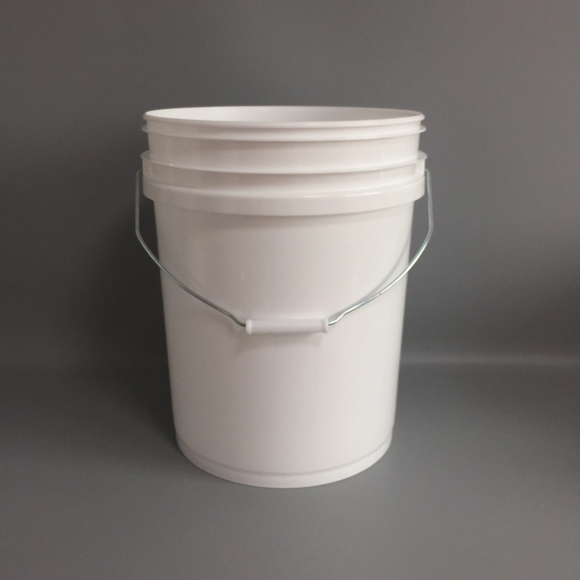 cheap 20 litre plastic bucket 5 gallon with iml label for paint coating chemicals adhesives with metal handle