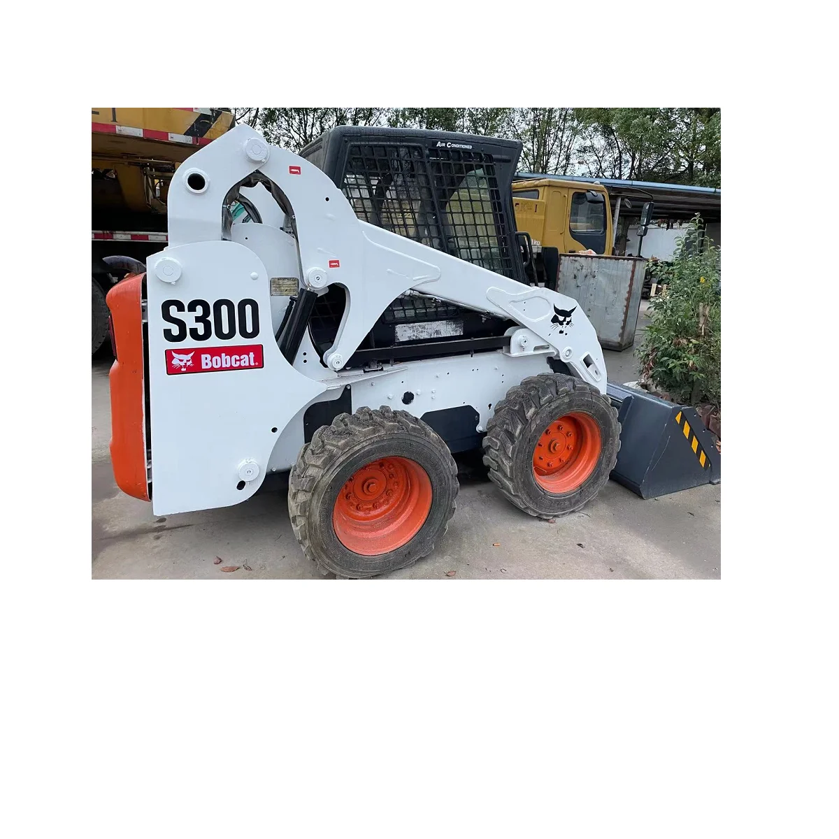 Высокопроизводительный б/у мини-погрузчик с бортовым поворотом BOBCAT S300 мини-колесный экскаватор-погрузчик маленький CE 2 тонны