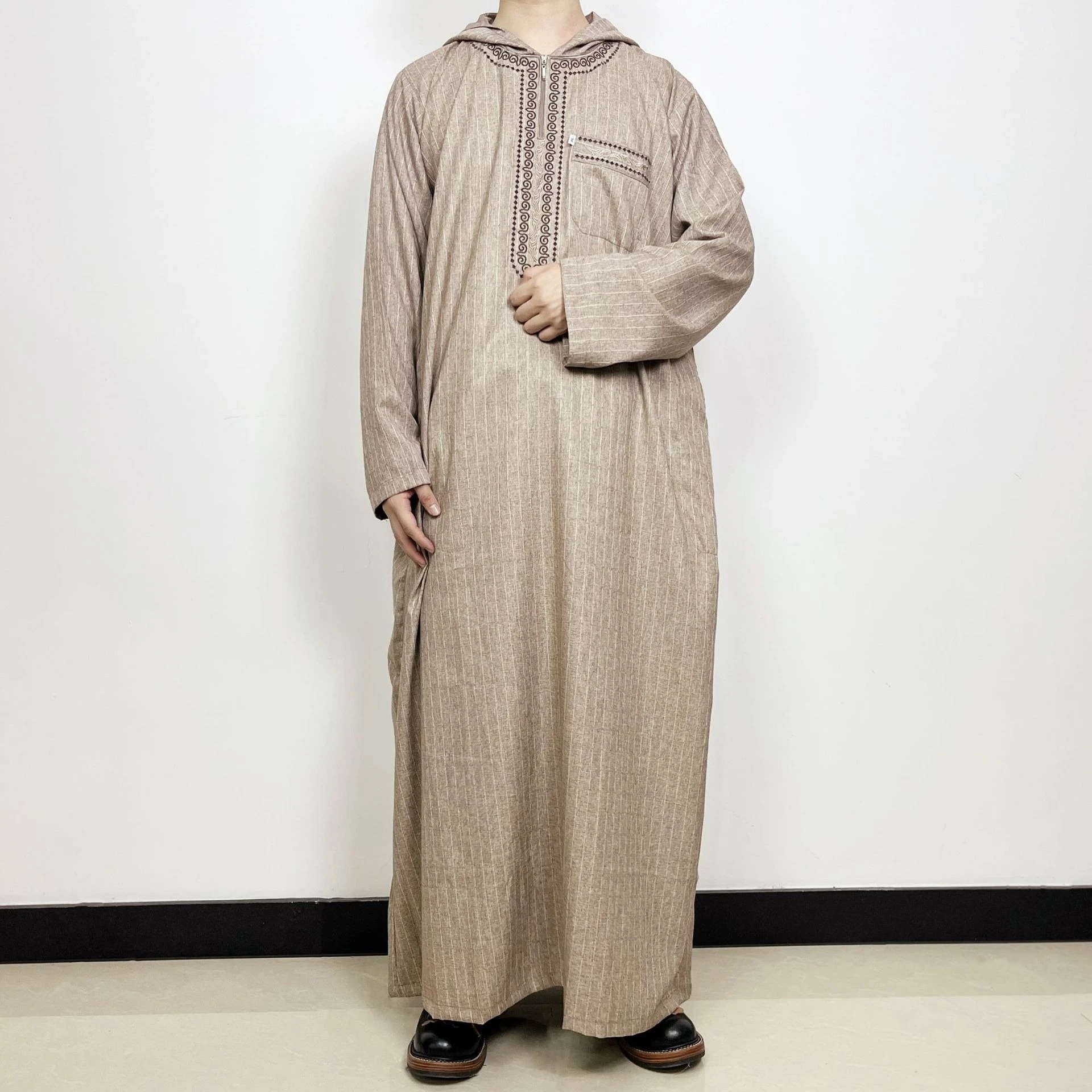 Wholesale Men Long Morocco Style Kaftan Abaya Modern Egyptian Muslim Thobe Islamic Abaya Clothing Dubai Thobe