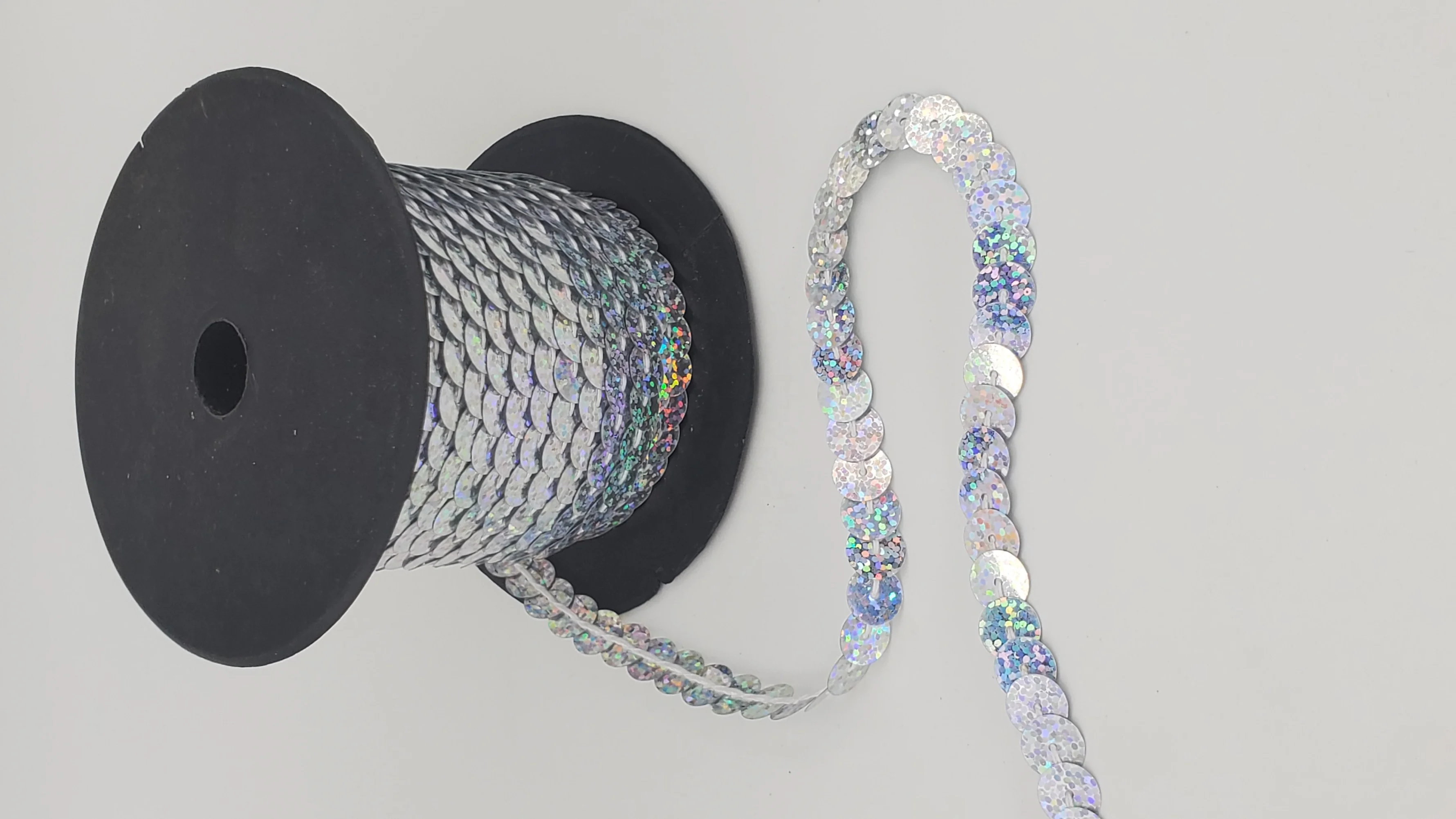 Factory Wholesale 6mm 8mm 10mm Sequins On String Hologram Laser Silver Gold Sequin Rolls