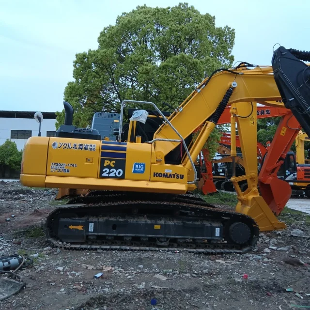 Подержанный строительный PC220-8 колесный экскаватор Komatsu лидер продаж в Китае