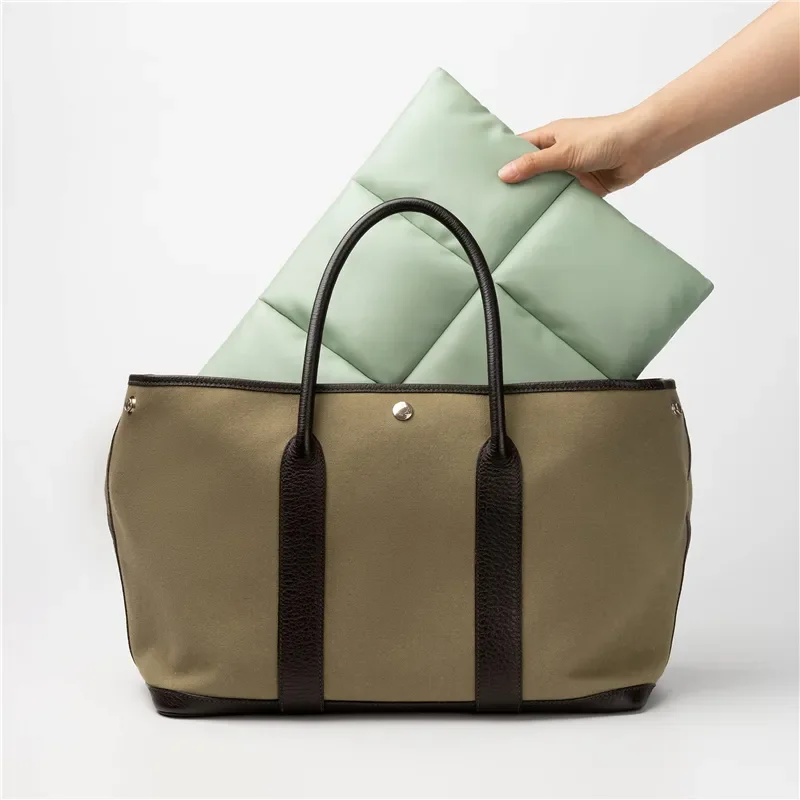 2023 New Fashion Puffy PU Leather Laptop Sleeve  Bag Women Laptop Carrying Case Mini Laptop Pouch