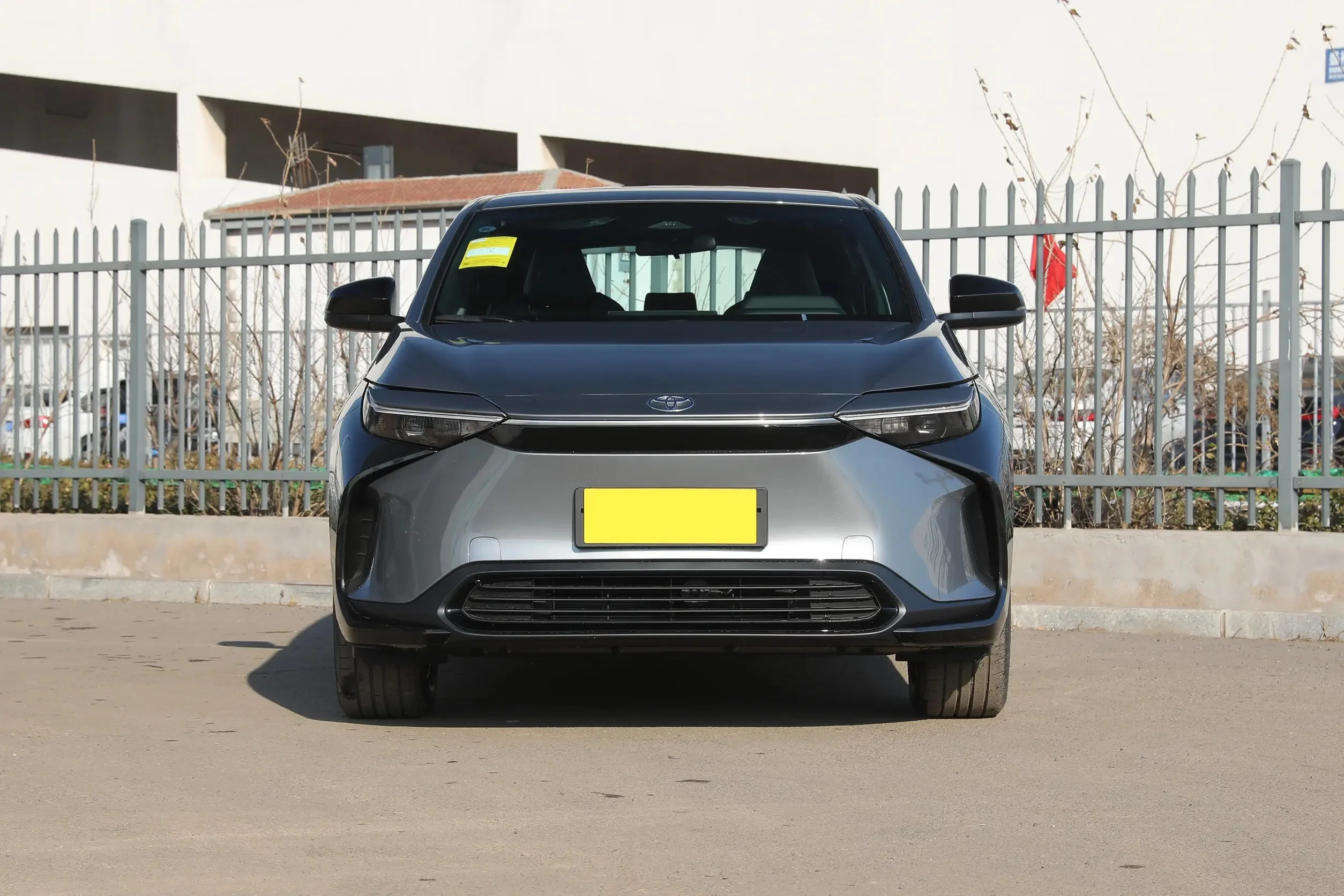 Лидер продаж Toyota bZ4X EV китайский бренд 5-дверный 5-местный промежуточный внедорожник 615 км новые энергетические транспортные средства для продажи