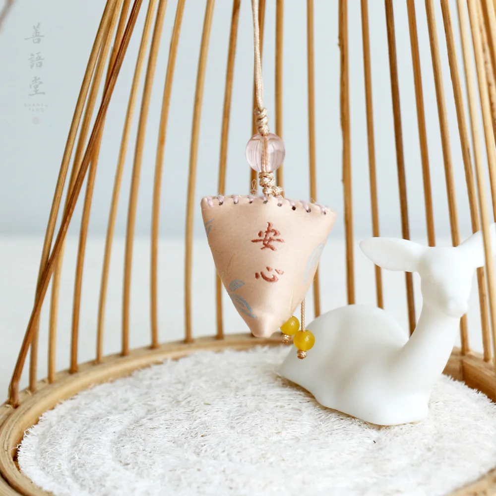 Silk Embroidered Small Pouches Fragrant Traditional Style Anti -Mosquito Herbal Bag Retro Mobile Phone Pendant