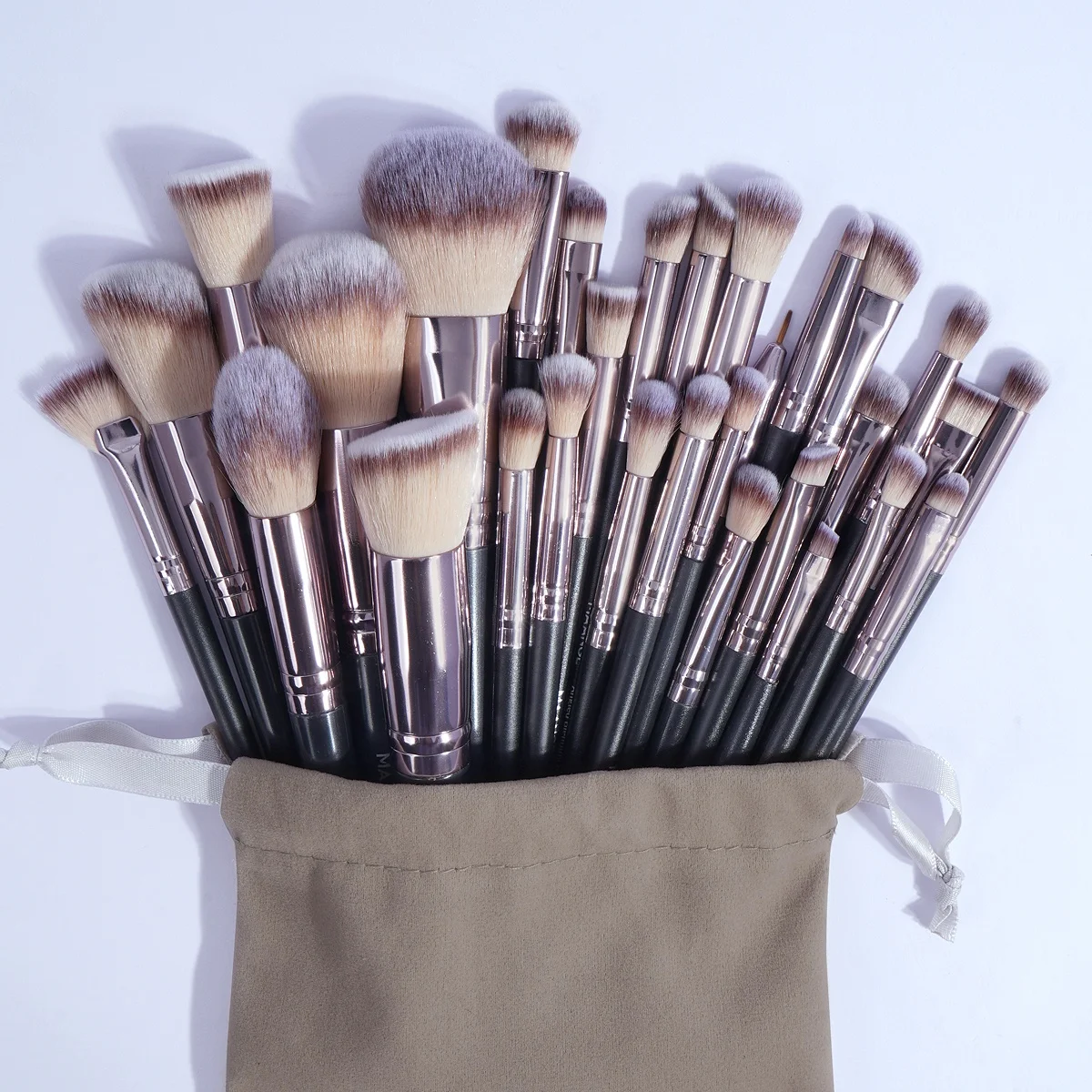 MAANGE private label 30 pcs wholesale makeup brushes high quality silks bags pink foundation cosmetic brush set