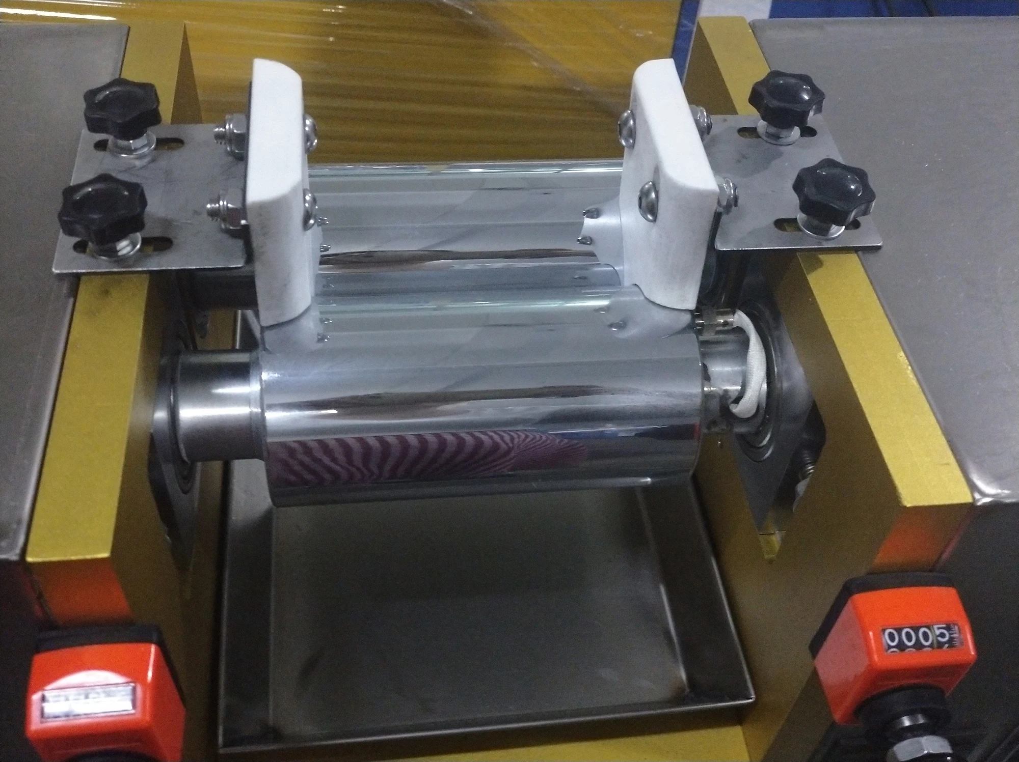 Лабораторная резиновая маленькая пищевая мельница из нержавеющей стали с двумя роликами