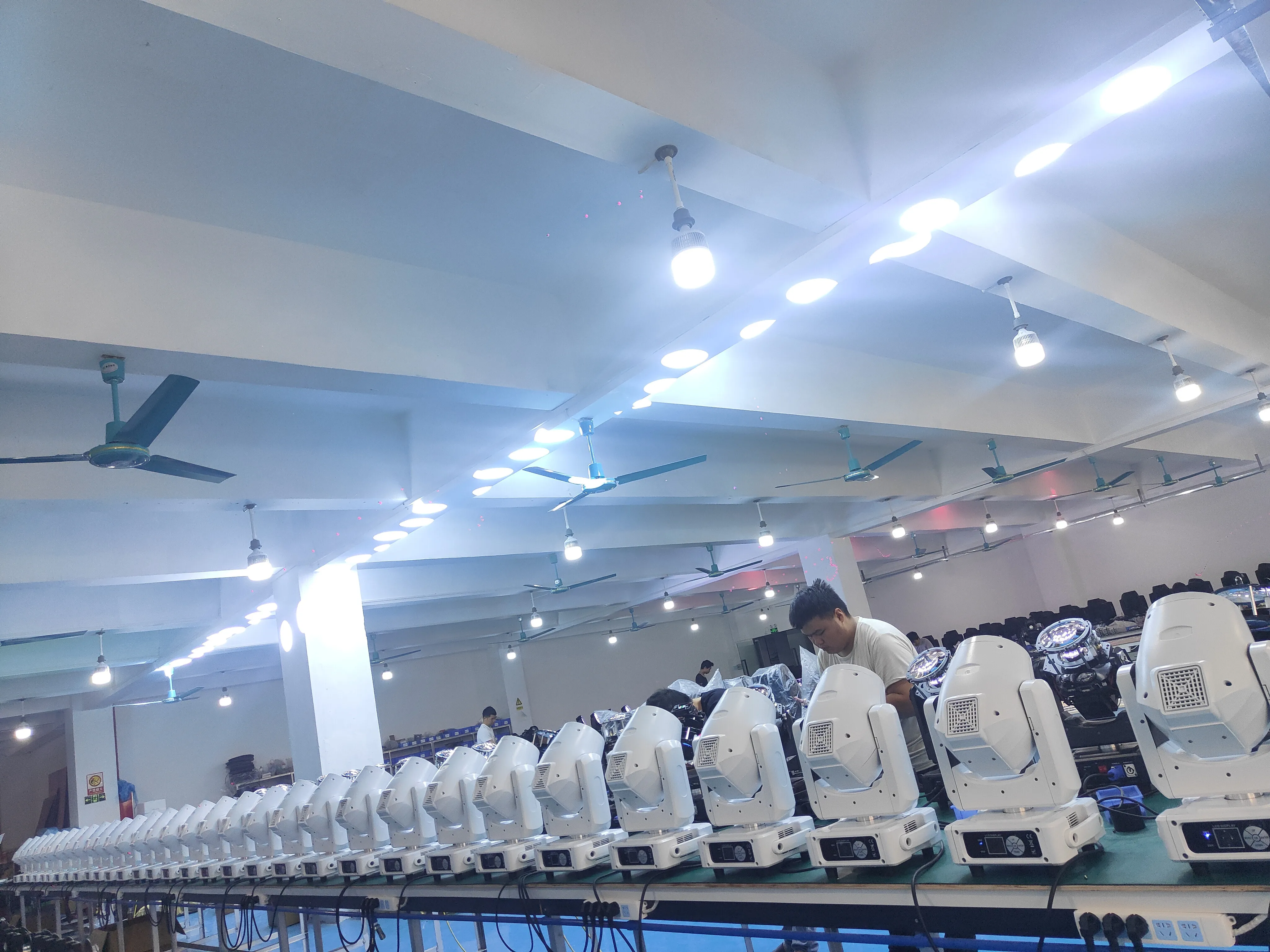 White housing Mini 230w Moving Beam Rotating 8+16+24 Faced Prism 230 Moving Head Beam Spot Light For Stage Lighting