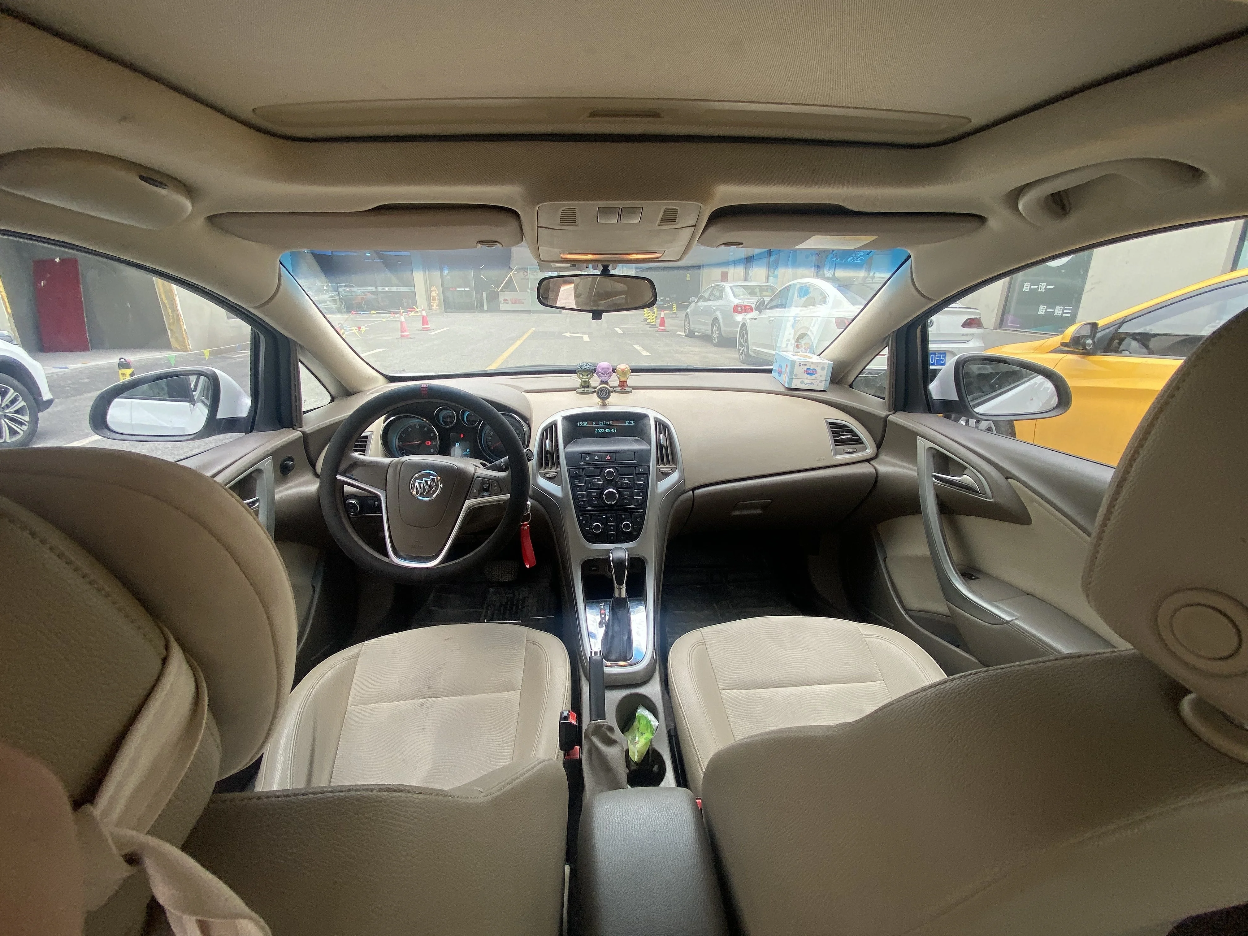 Yinglong 2013 GT1.6L Автоматическая модная версия США Buick Подержанный автомобиль
